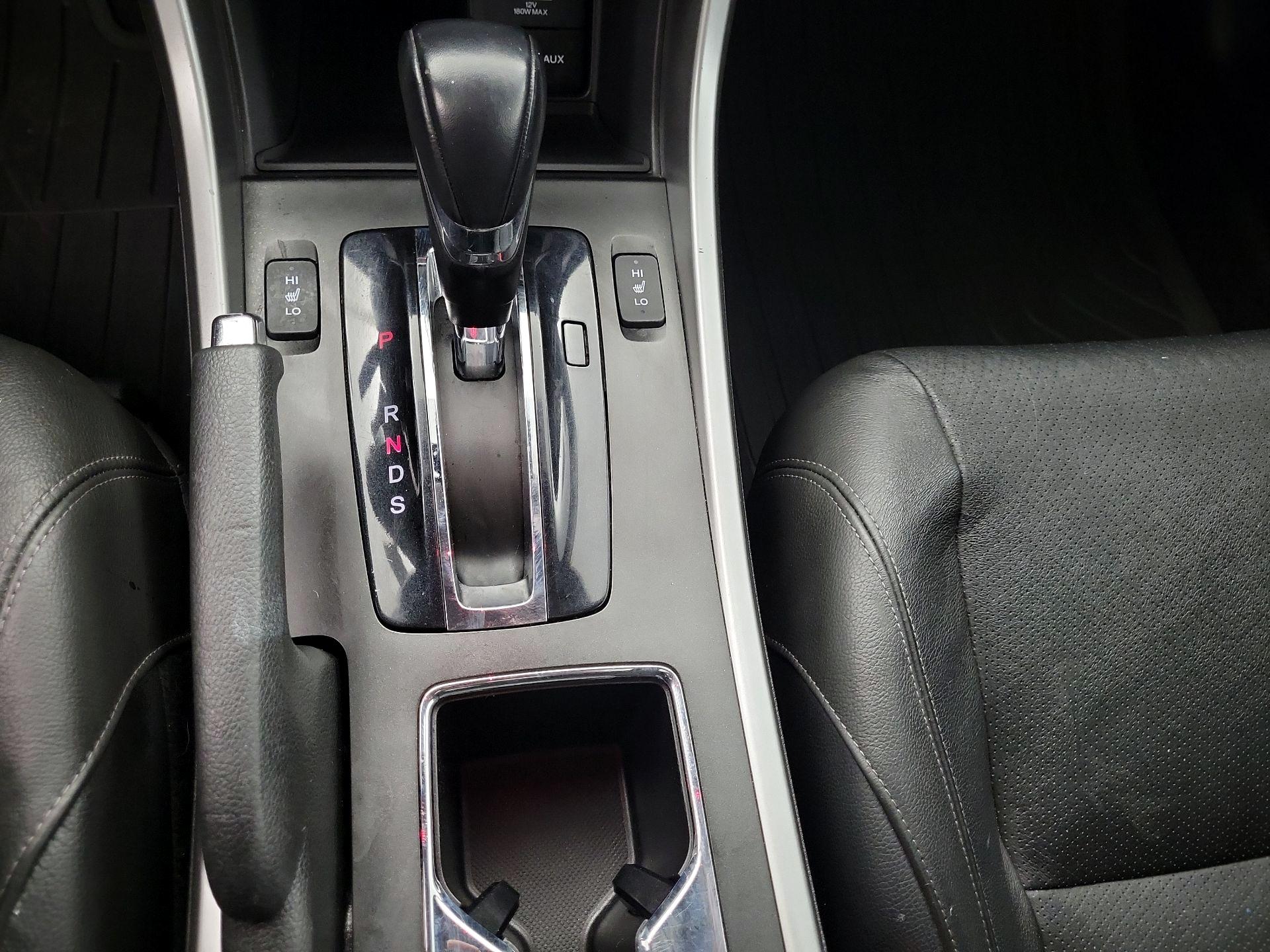Thumbnail: 2015 Honda Accord - 17