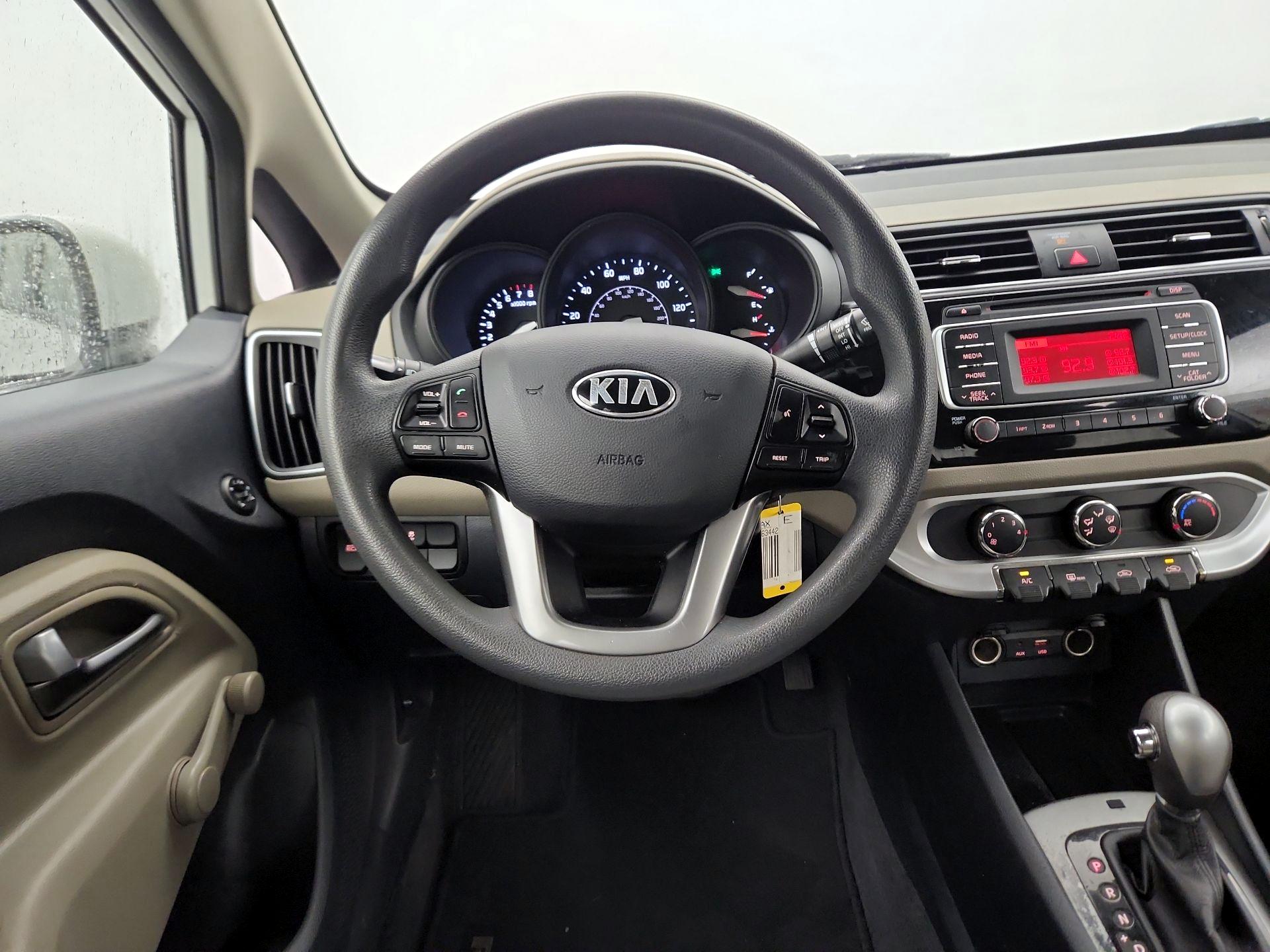 Thumbnail: 2016 Kia Rio - 10