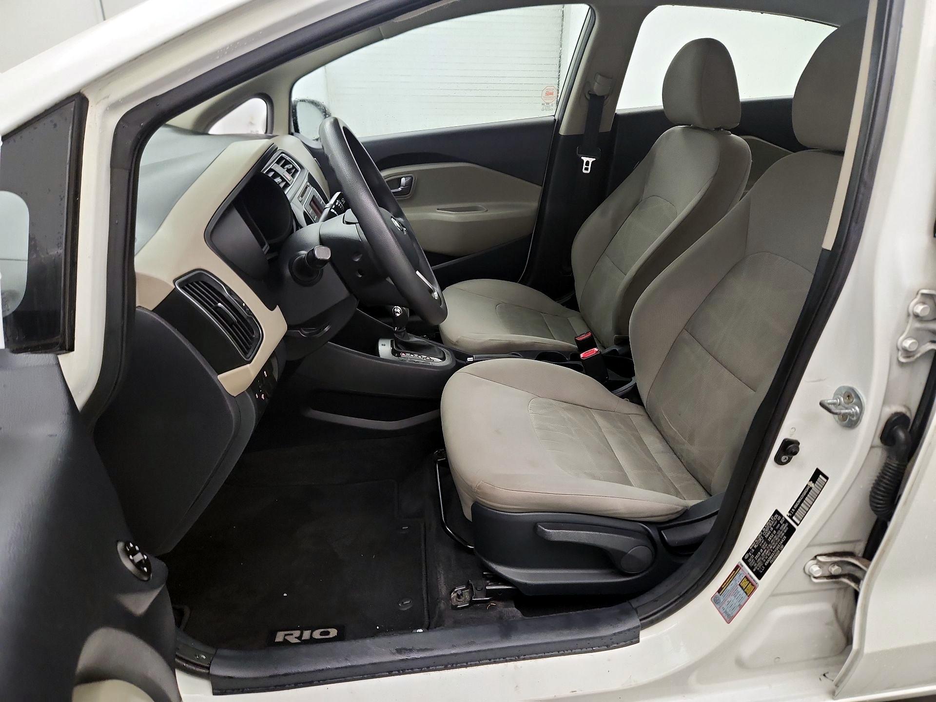 Thumbnail: 2016 Kia Rio - 11