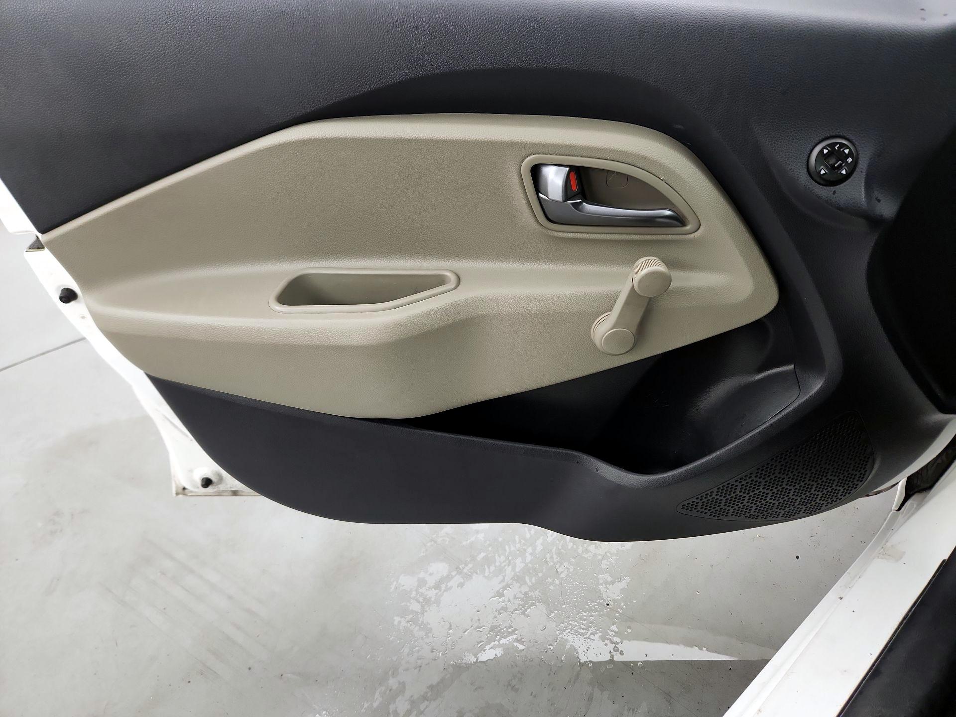 Thumbnail: 2016 Kia Rio - 12