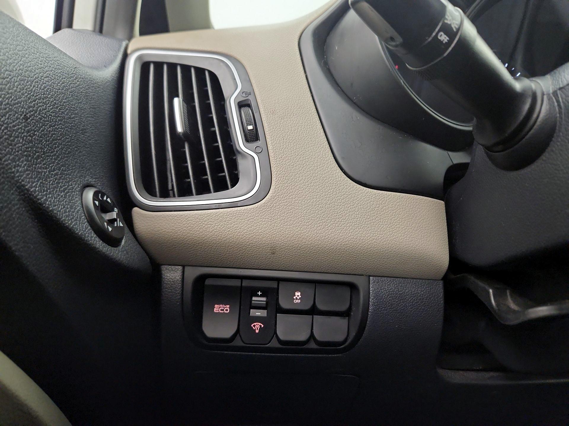 Thumbnail: 2016 Kia Rio - 13