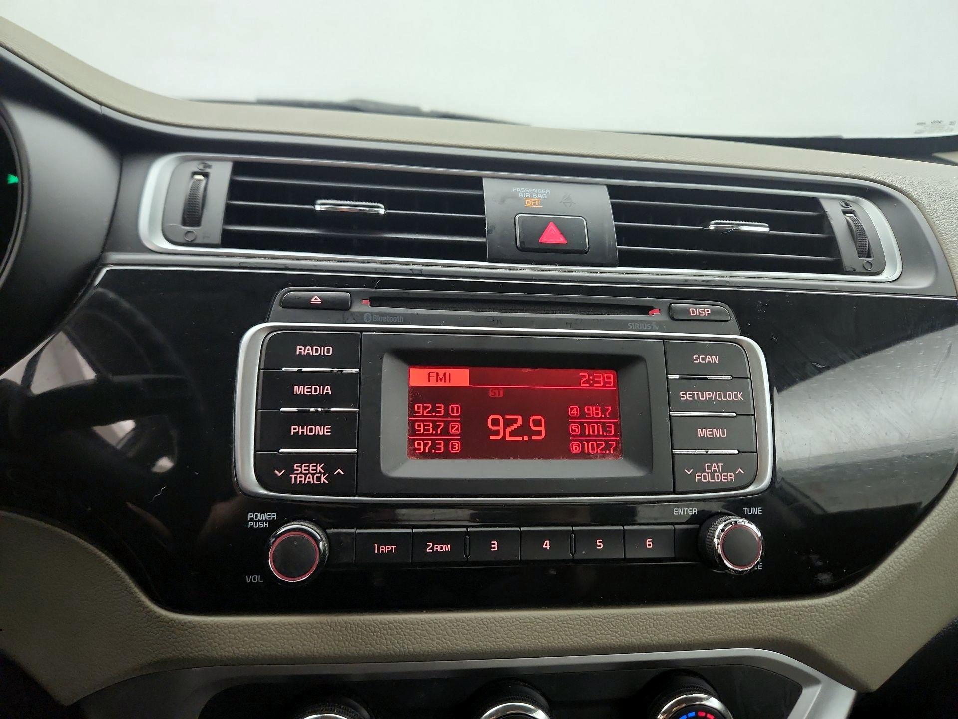 Thumbnail: 2016 Kia Rio - 14