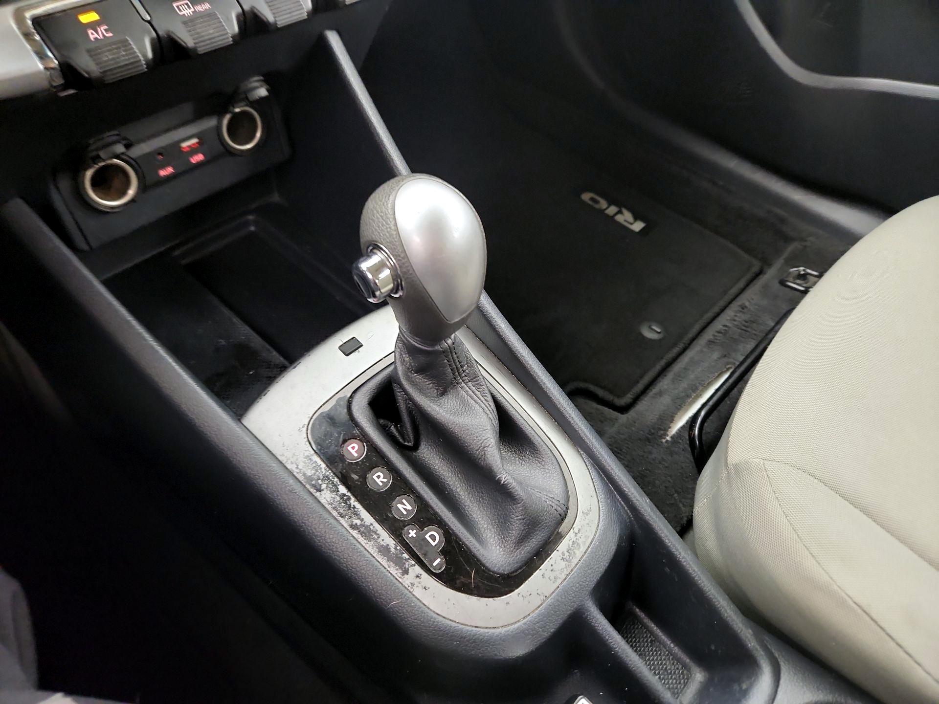 Thumbnail: 2016 Kia Rio - 16