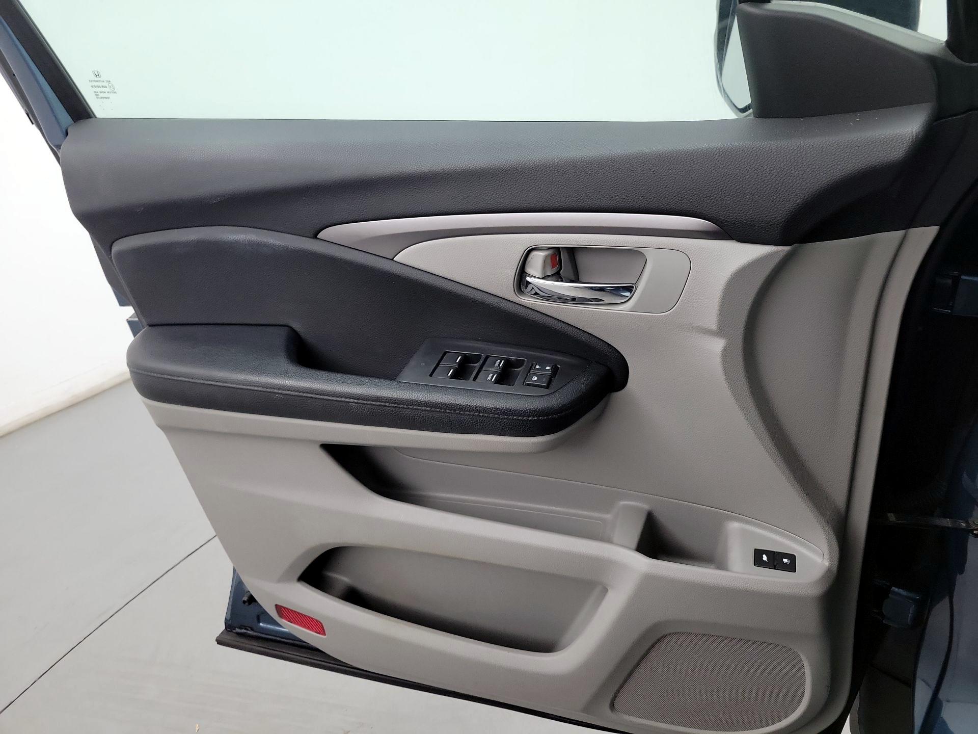 Thumbnail: 2016 Honda Pilot - 10