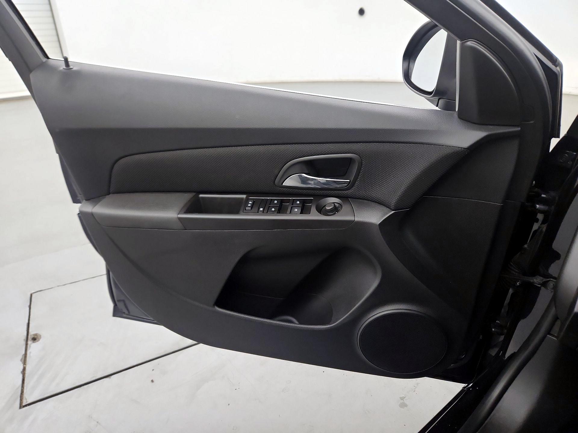 Thumbnail: 2015 Chevrolet Cruze - 12