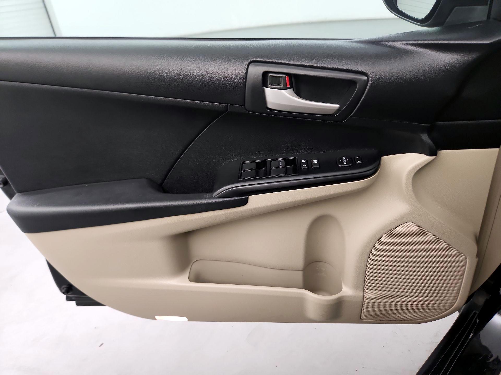 Thumbnail: 2014 Toyota Camry - 12
