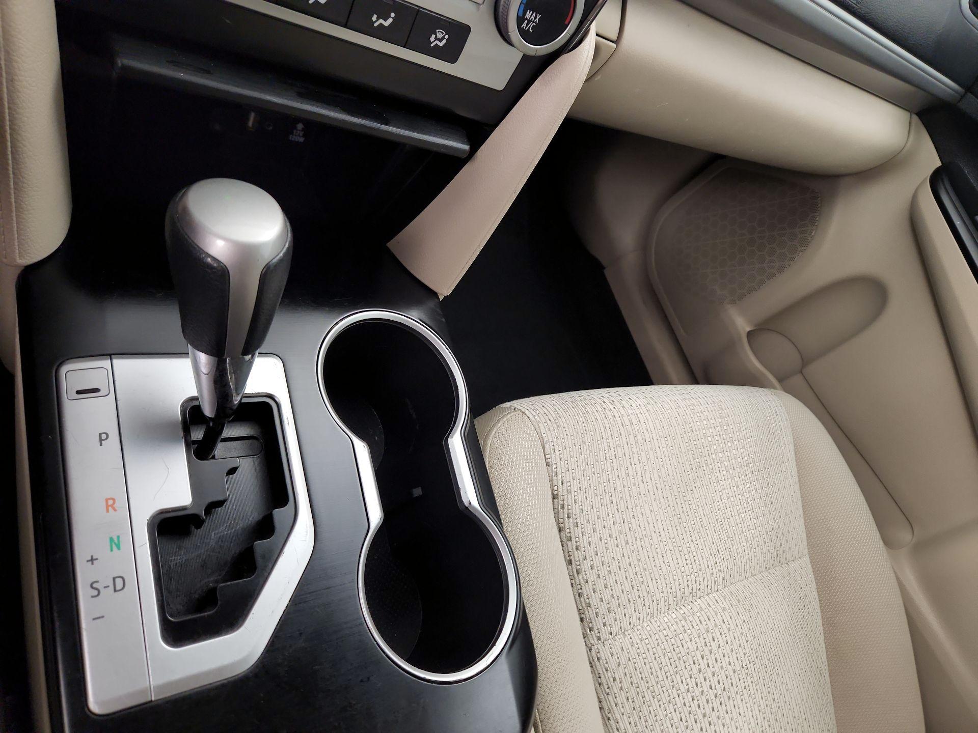 Thumbnail: 2014 Toyota Camry - 17