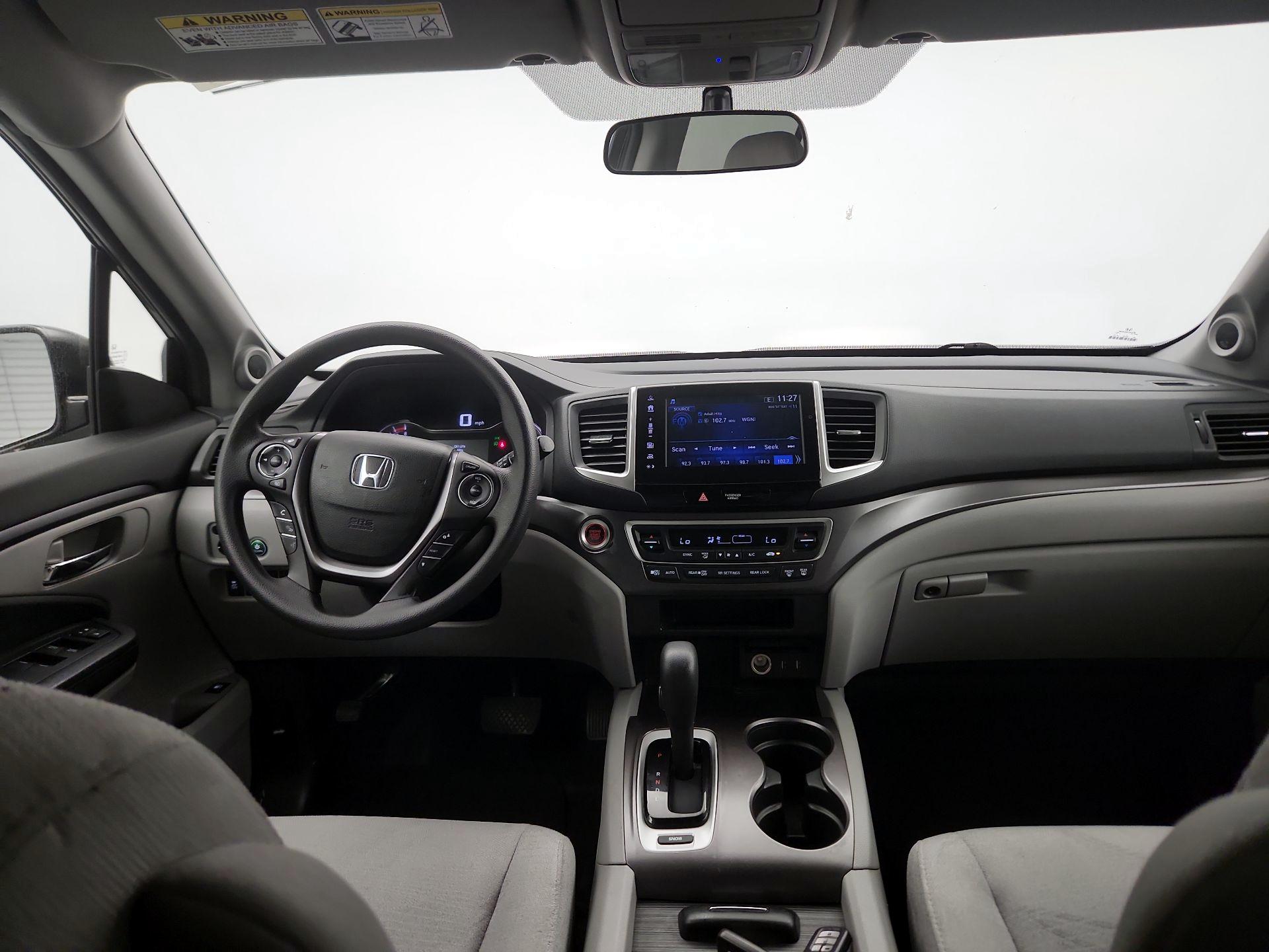 Thumbnail: 2017 Honda Pilot - 9