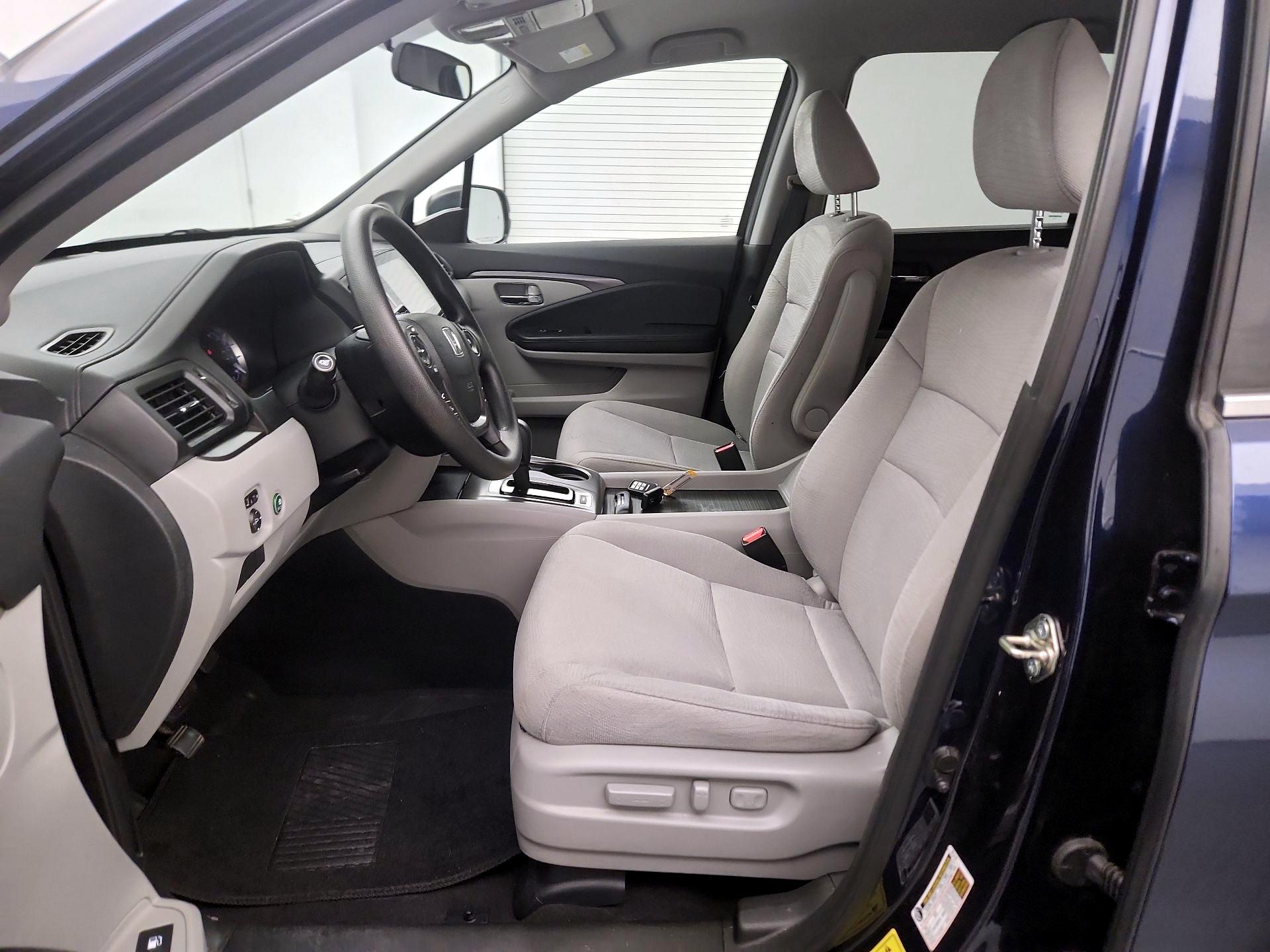 Thumbnail: 2017 Honda Pilot - 11