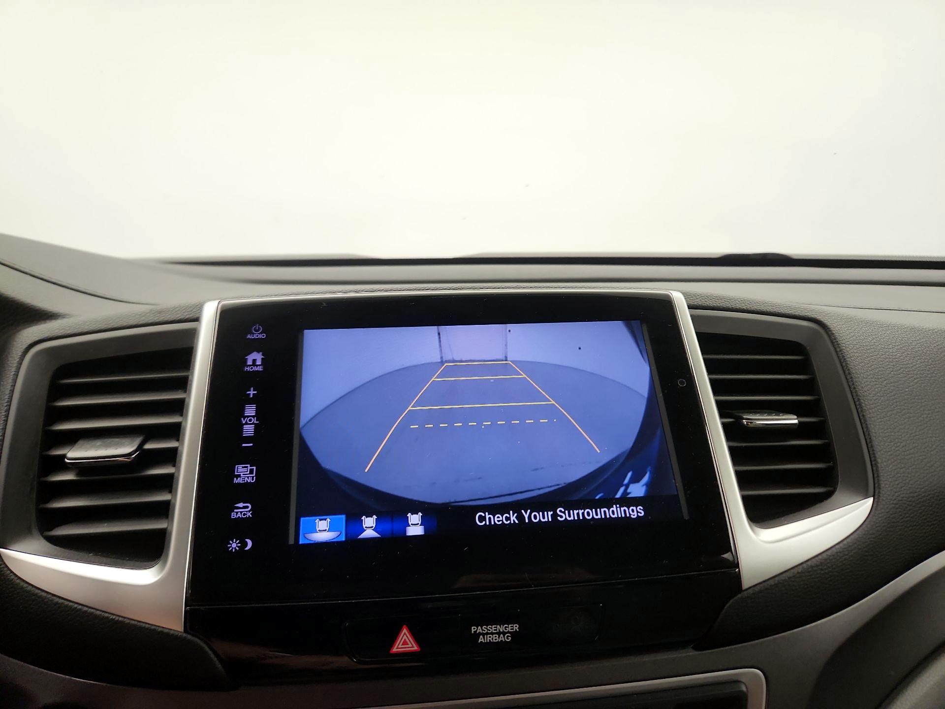 Thumbnail: 2017 Honda Pilot - 14