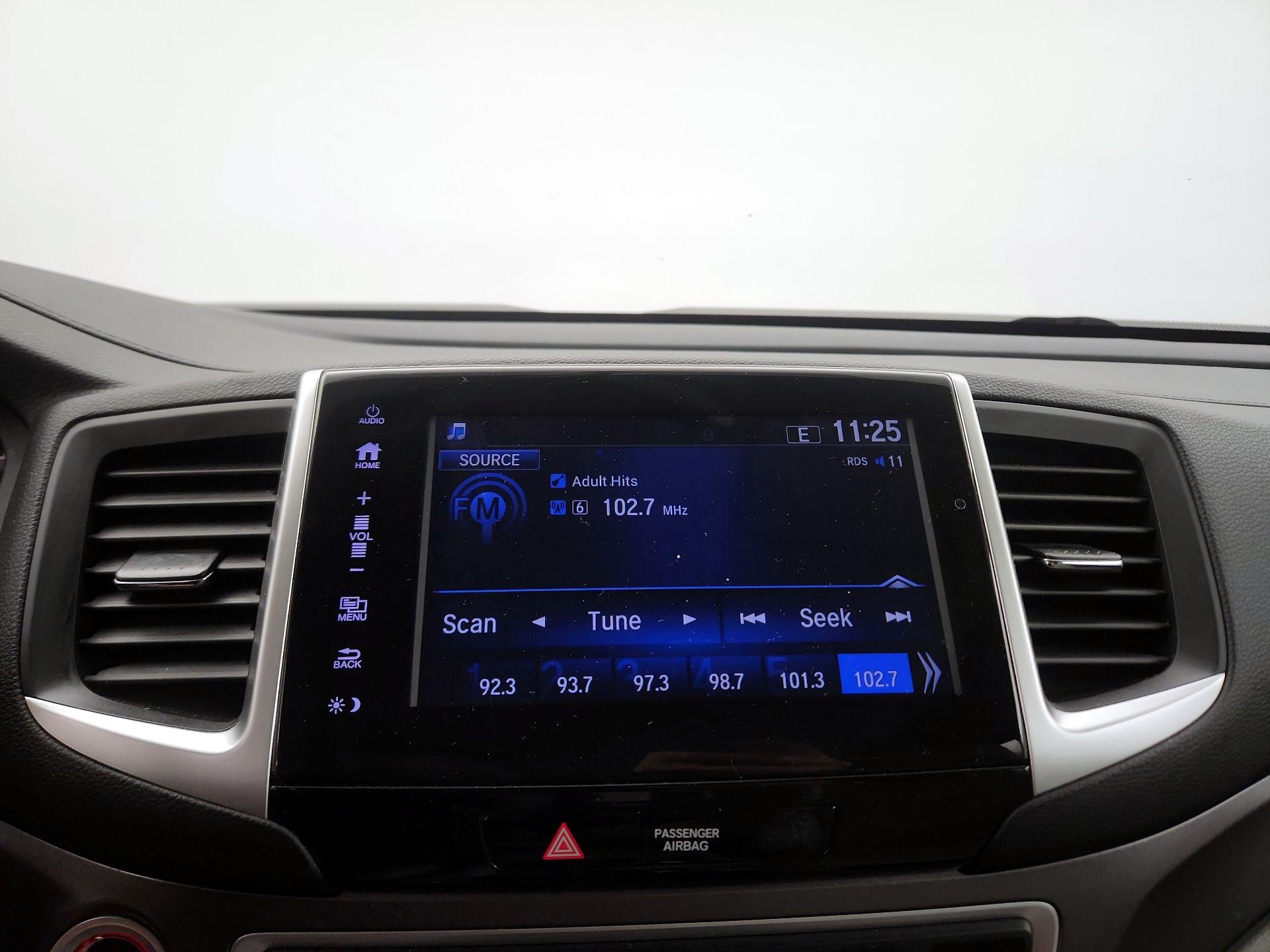 Thumbnail: 2017 Honda Pilot - 15