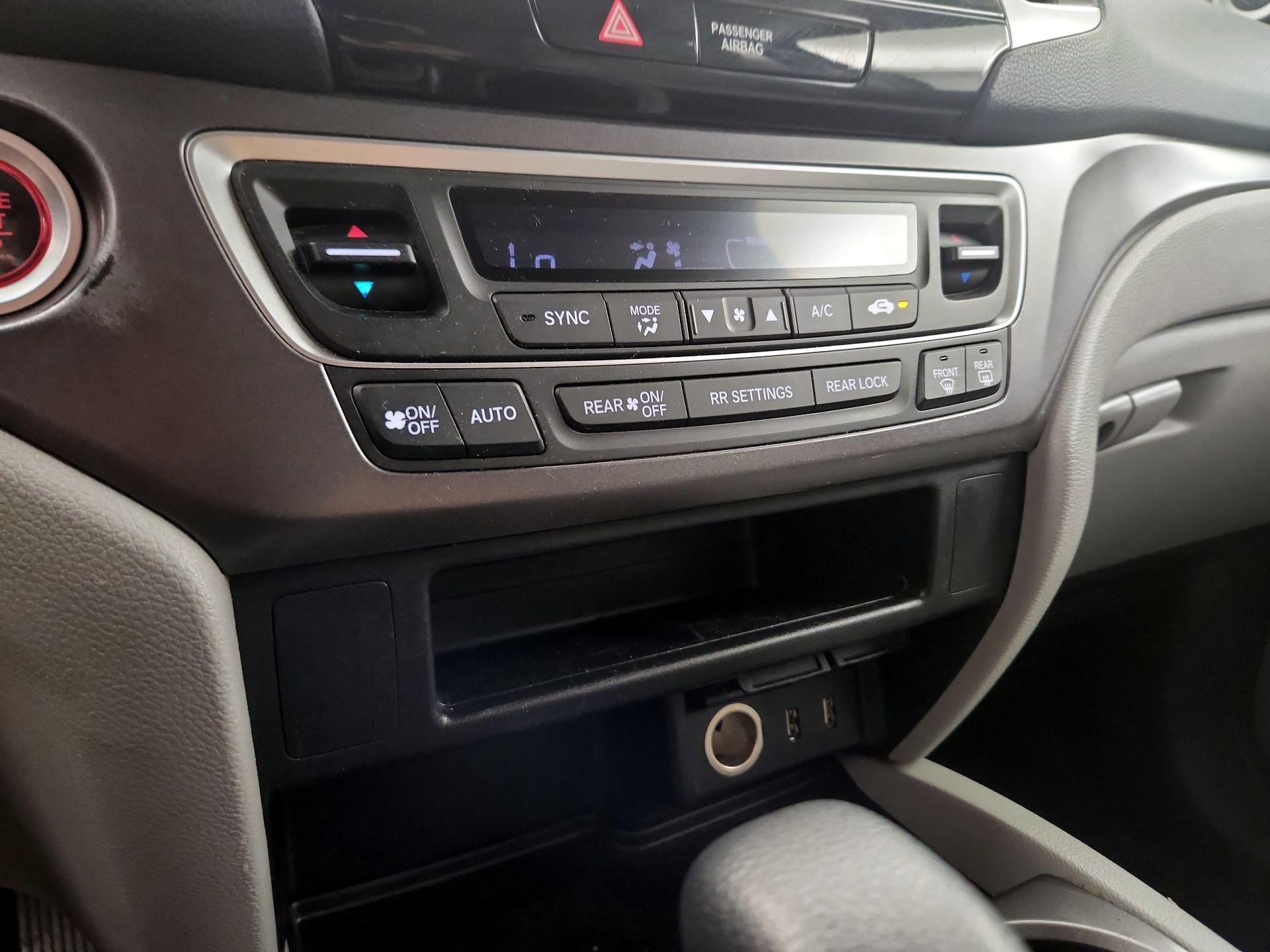 Thumbnail: 2017 Honda Pilot - 16