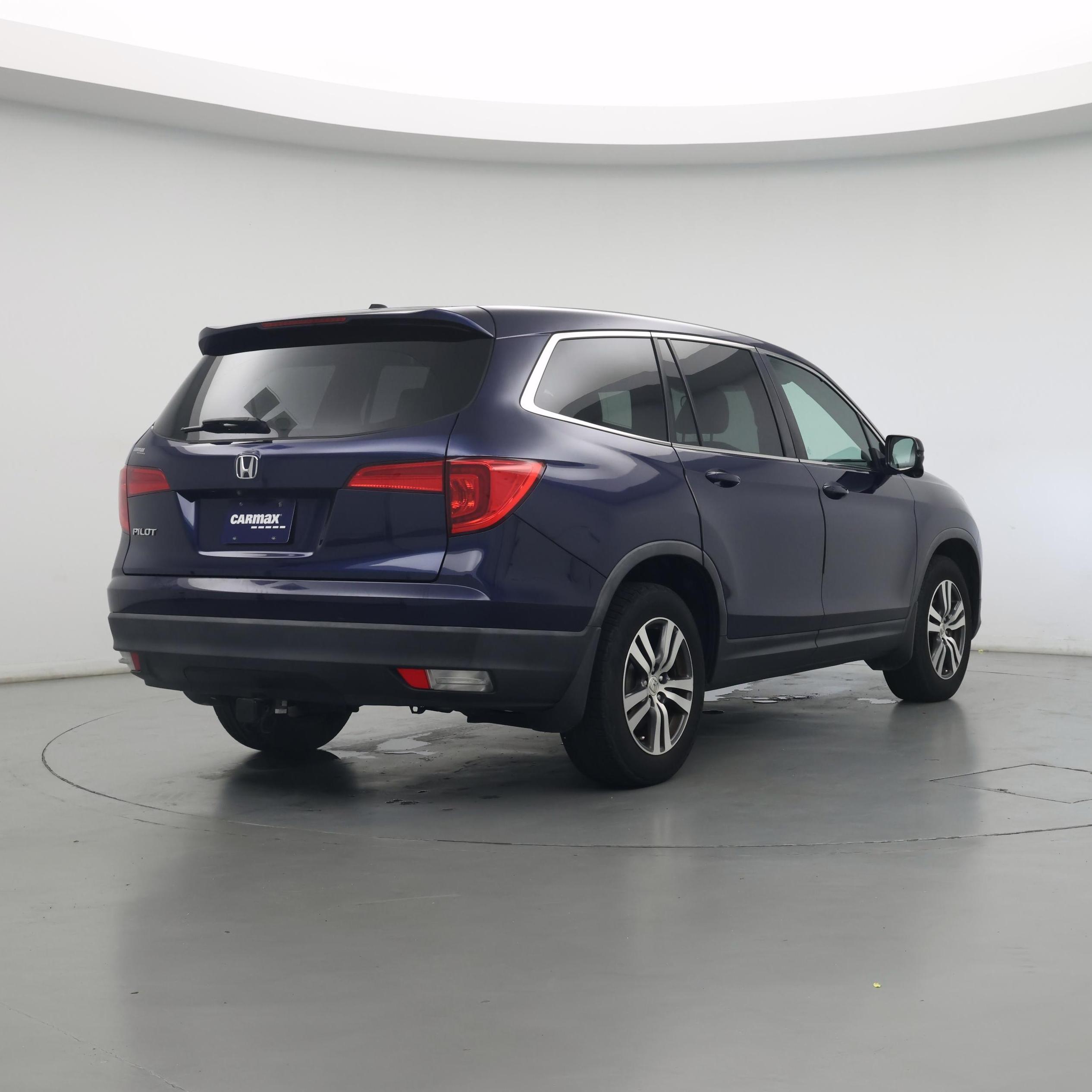 Thumbnail: 2017 Honda Pilot - 8
