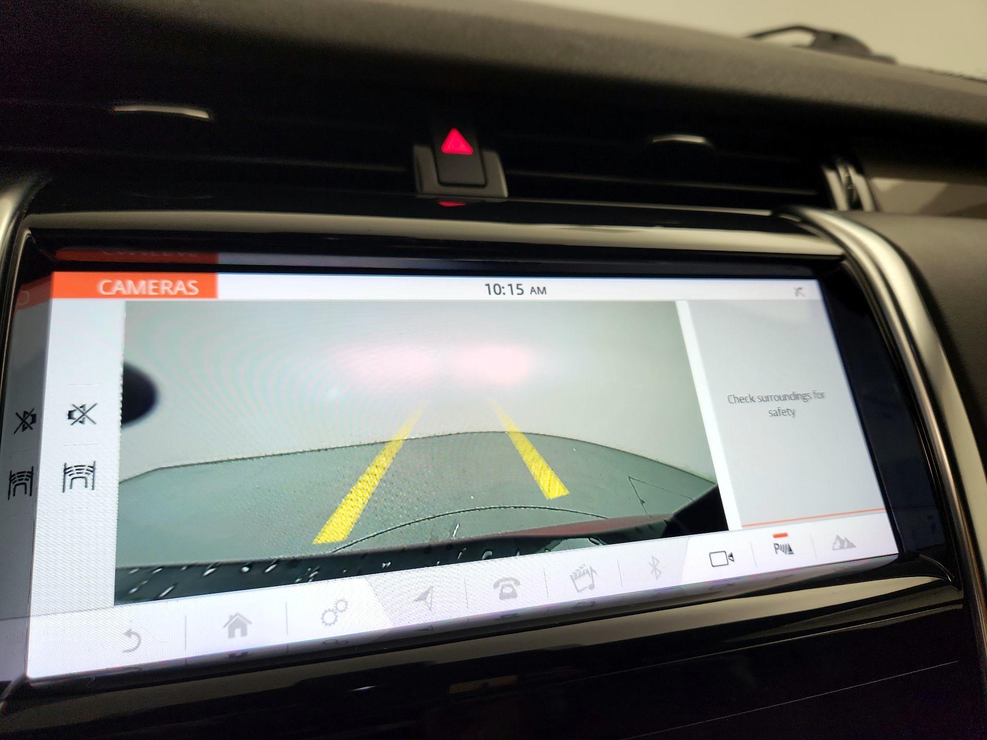 Thumbnail: 2020 Land Rover Discovery Sport - 15