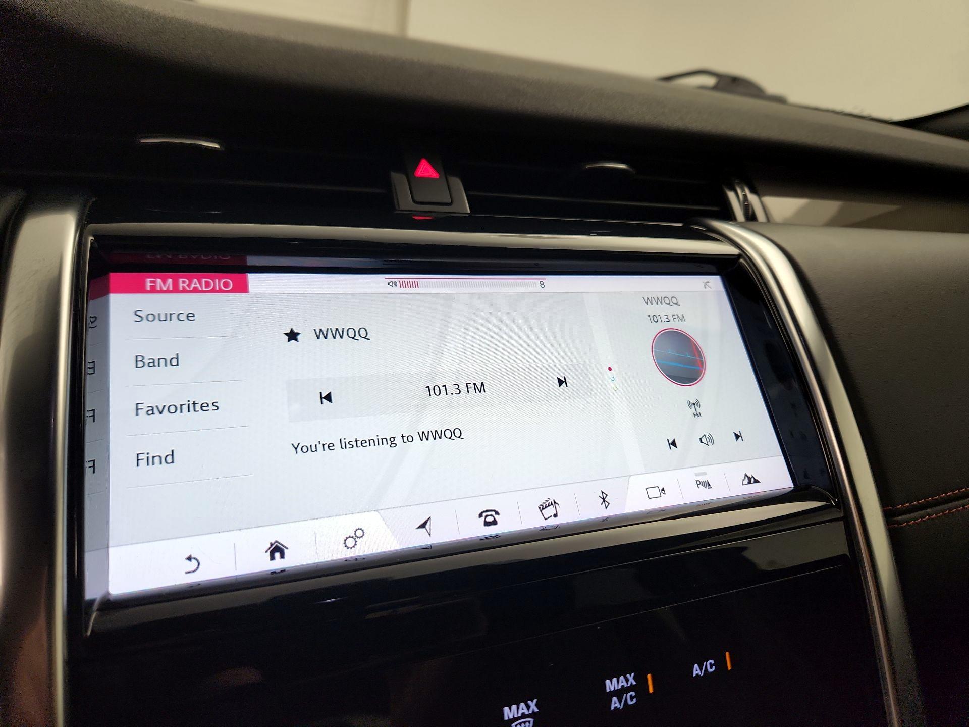 Thumbnail: 2020 Land Rover Discovery Sport - 16