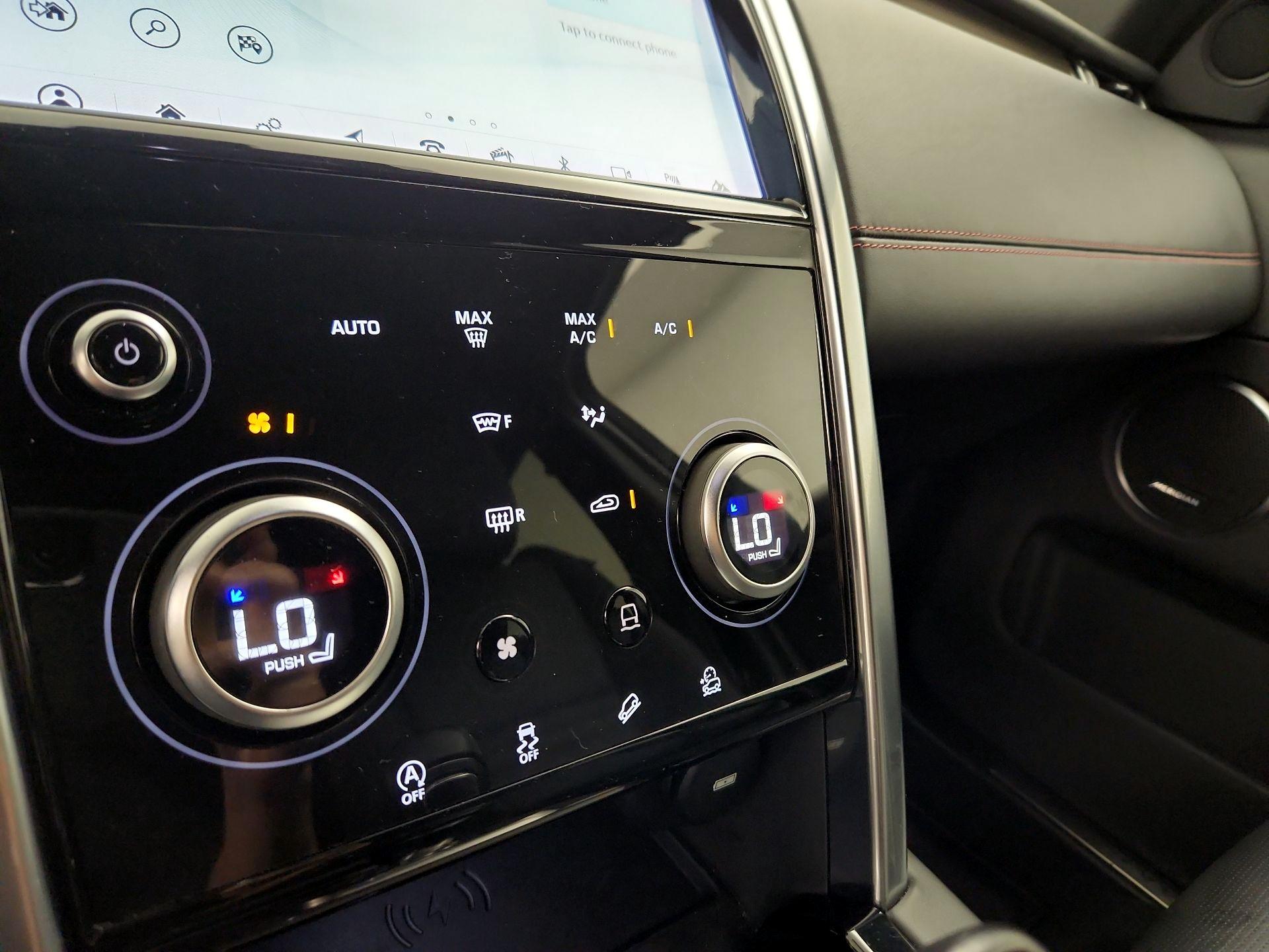 Thumbnail: 2020 Land Rover Discovery Sport - 17