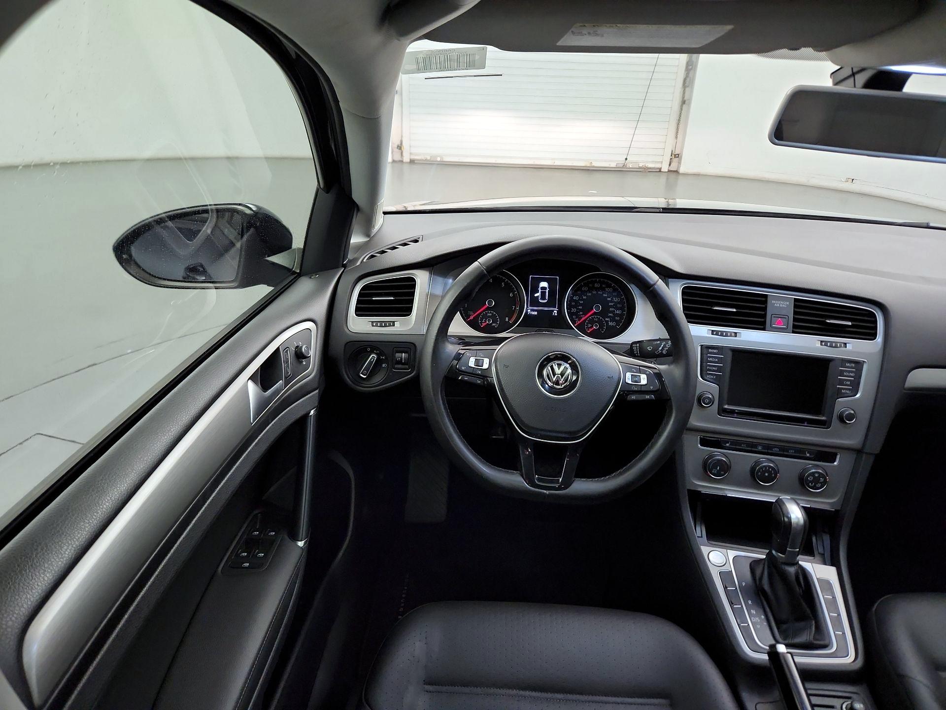 Thumbnail: 2017 Volkswagen Golf - 10