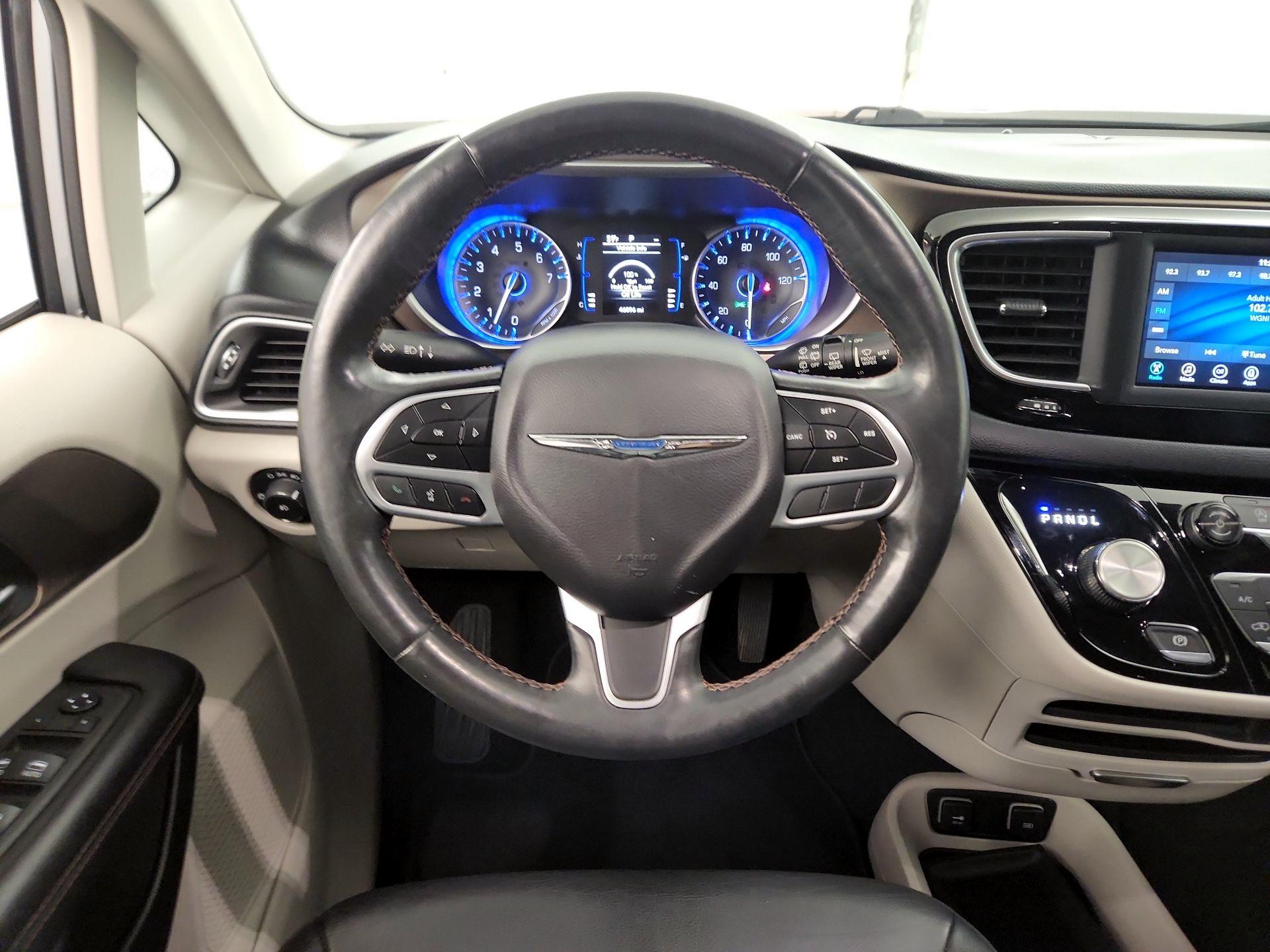 Thumbnail: 2019 Chrysler Pacifica - 10