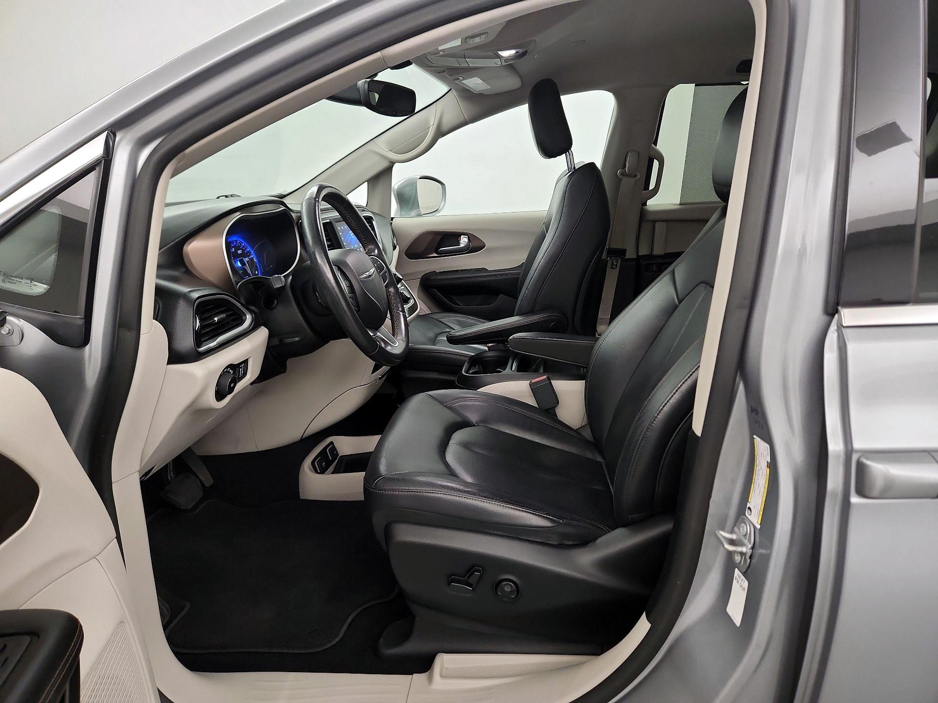 Thumbnail: 2019 Chrysler Pacifica - 11