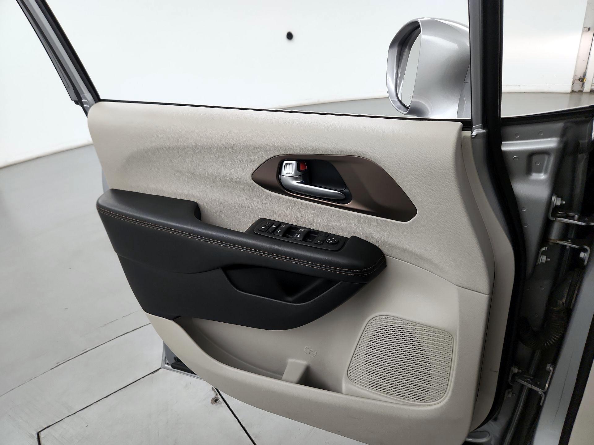 Thumbnail: 2019 Chrysler Pacifica - 12
