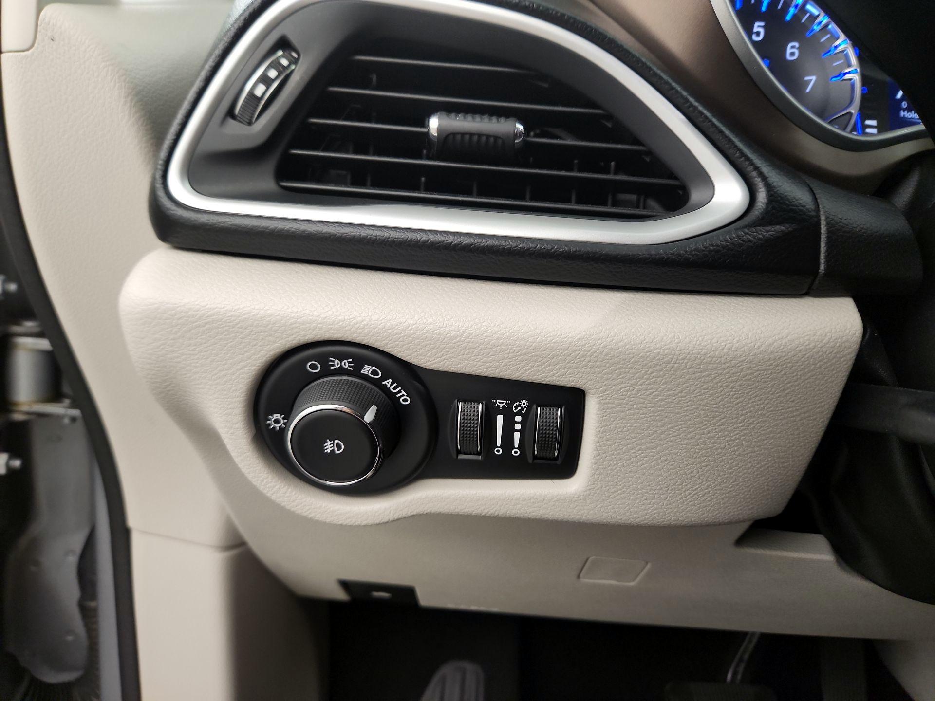Thumbnail: 2019 Chrysler Pacifica - 13