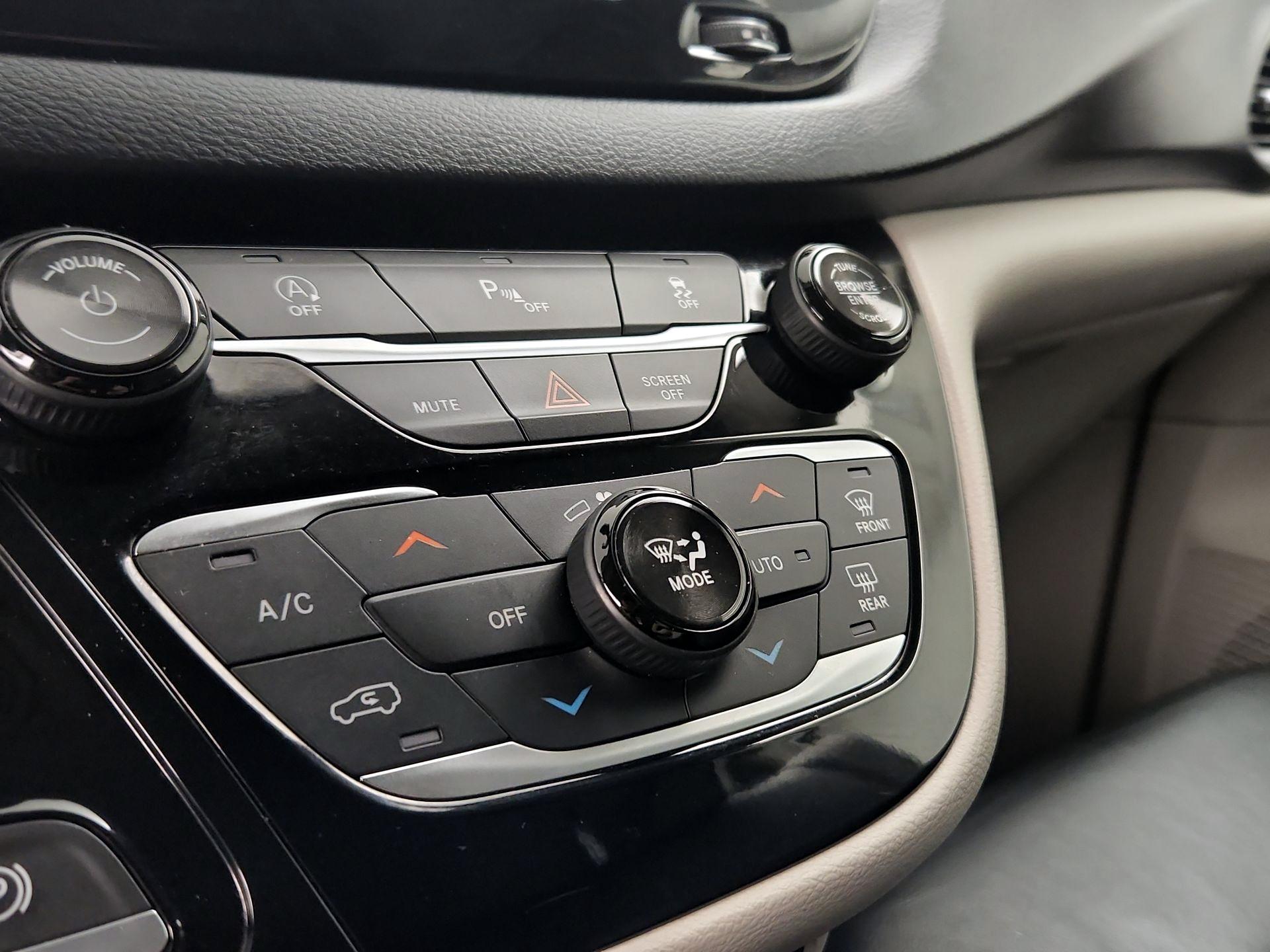 Thumbnail: 2019 Chrysler Pacifica - 16