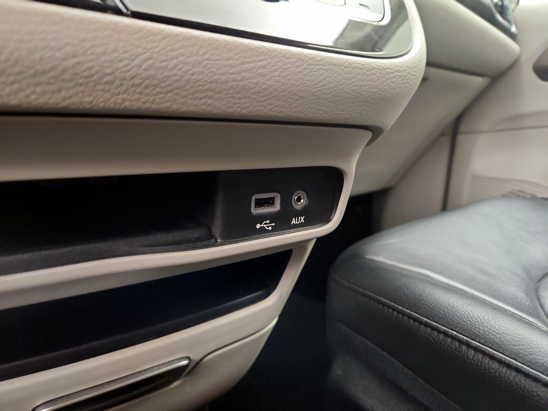 Thumbnail: 2019 Chrysler Pacifica - 18