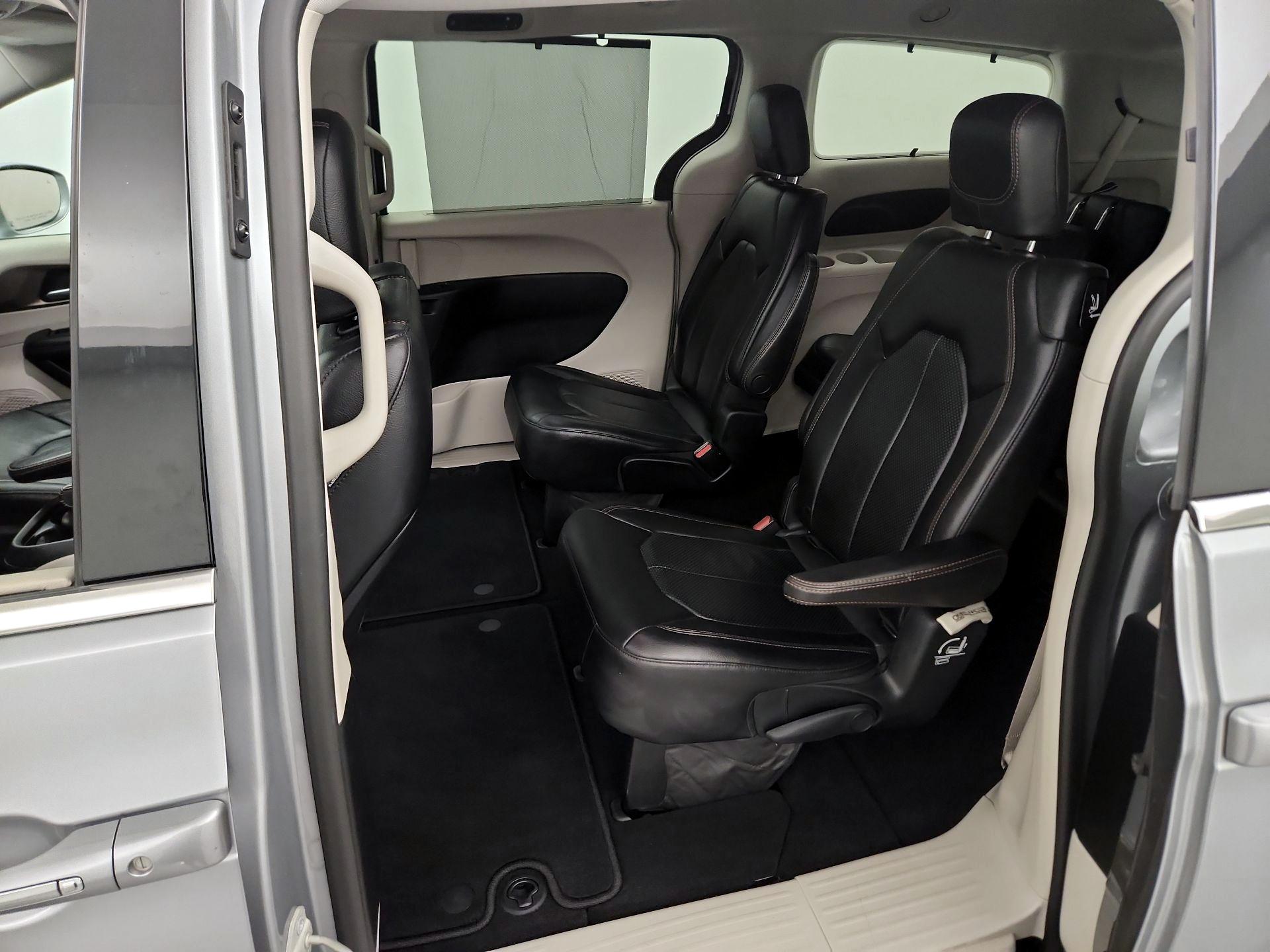 Thumbnail: 2019 Chrysler Pacifica - 19