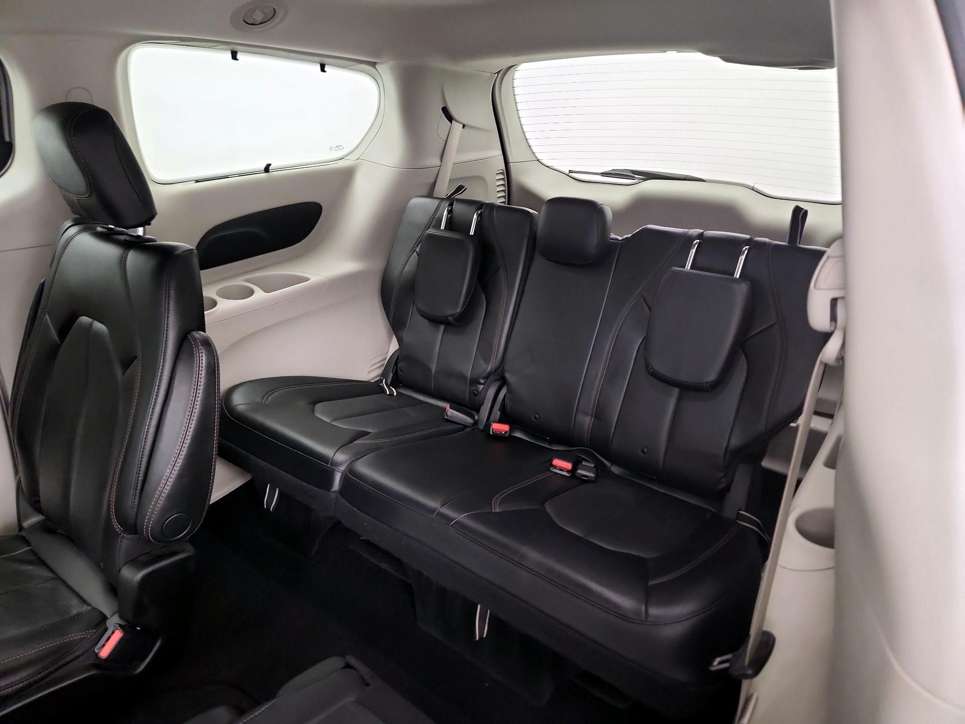 Thumbnail: 2019 Chrysler Pacifica - 20