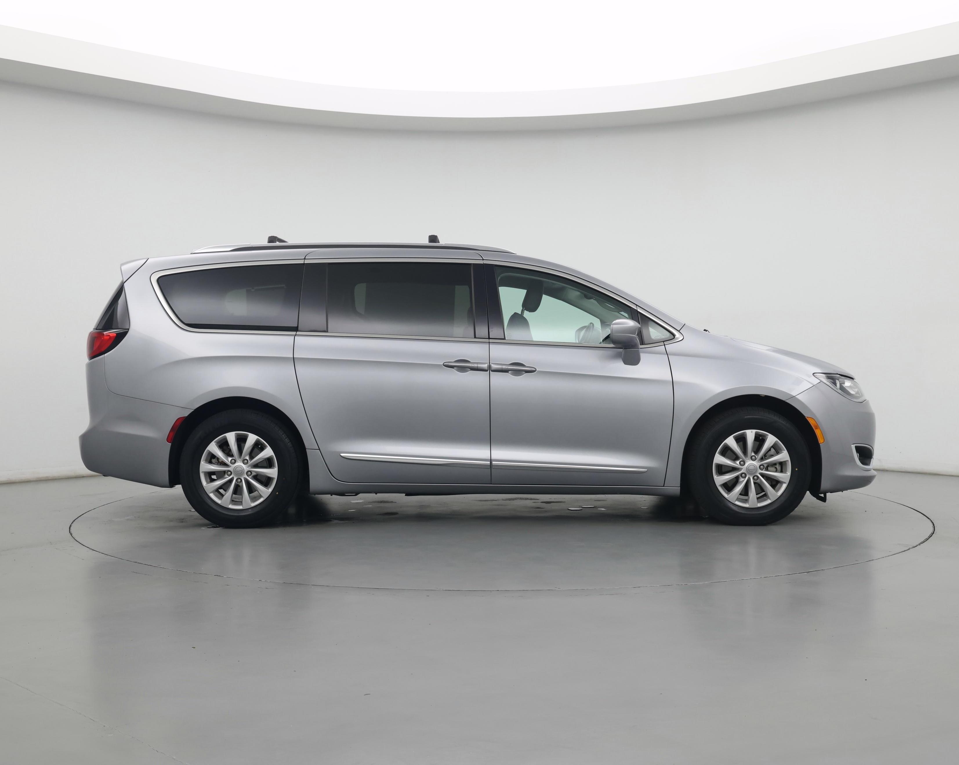 Thumbnail: 2019 Chrysler Pacifica - 7