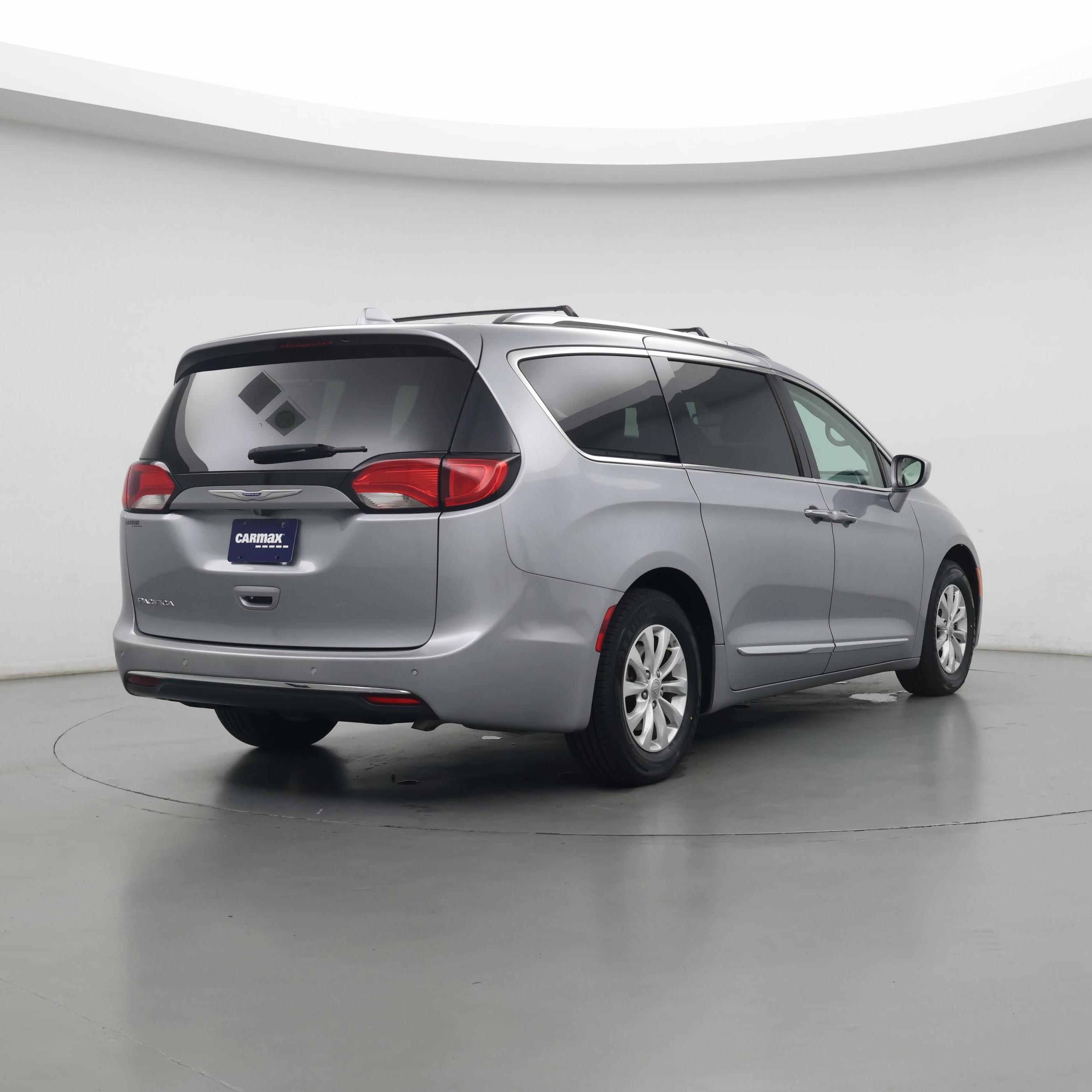 Thumbnail: 2019 Chrysler Pacifica - 8