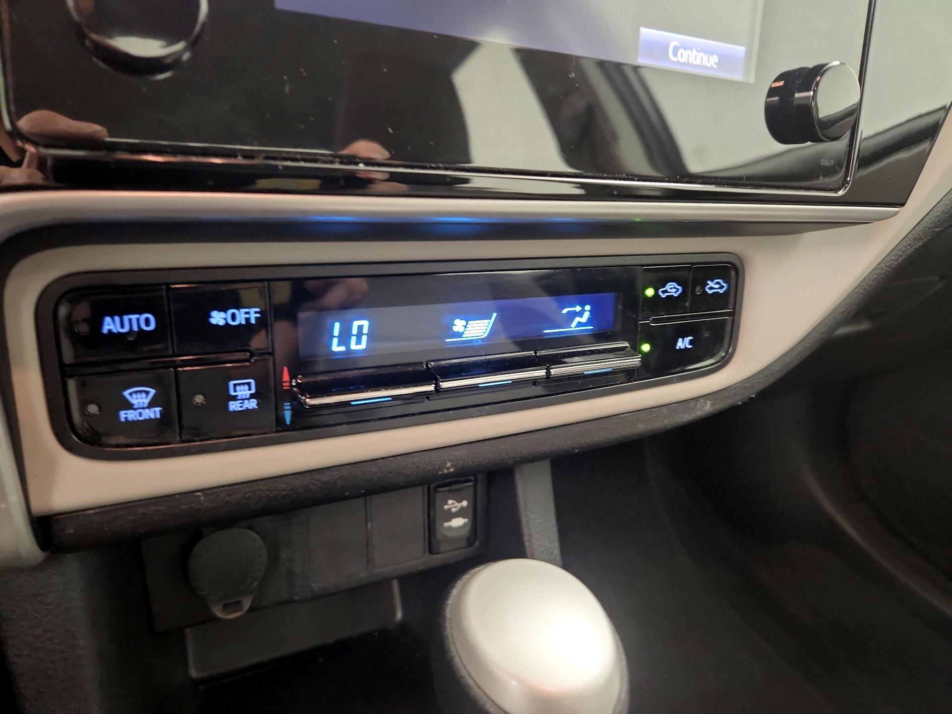 Thumbnail: 2017 Toyota Corolla - 16