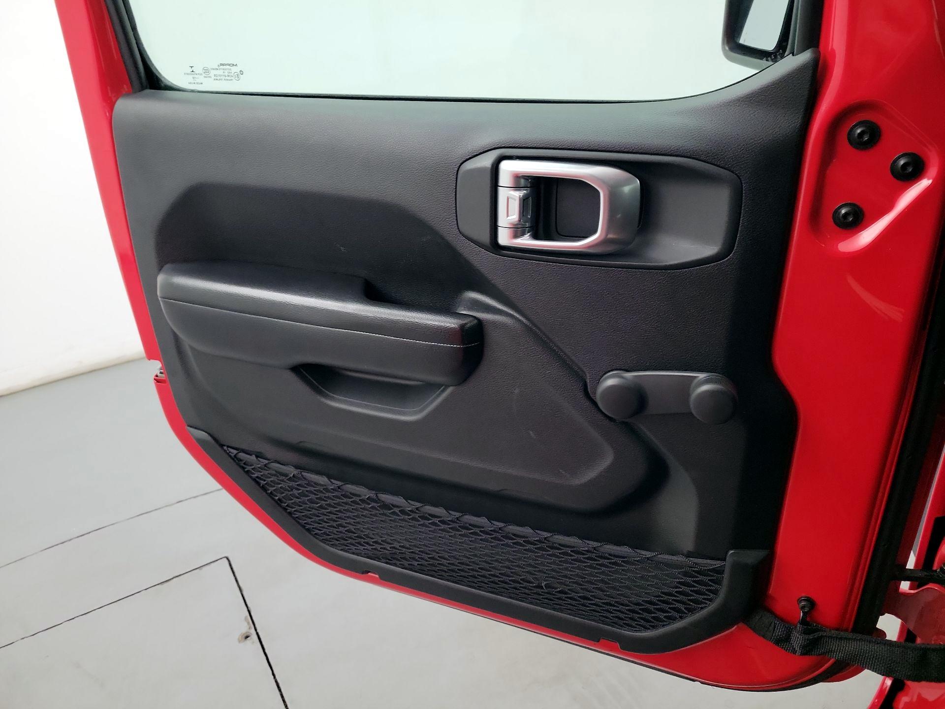 Thumbnail: 2019 Jeep Wrangler - 12