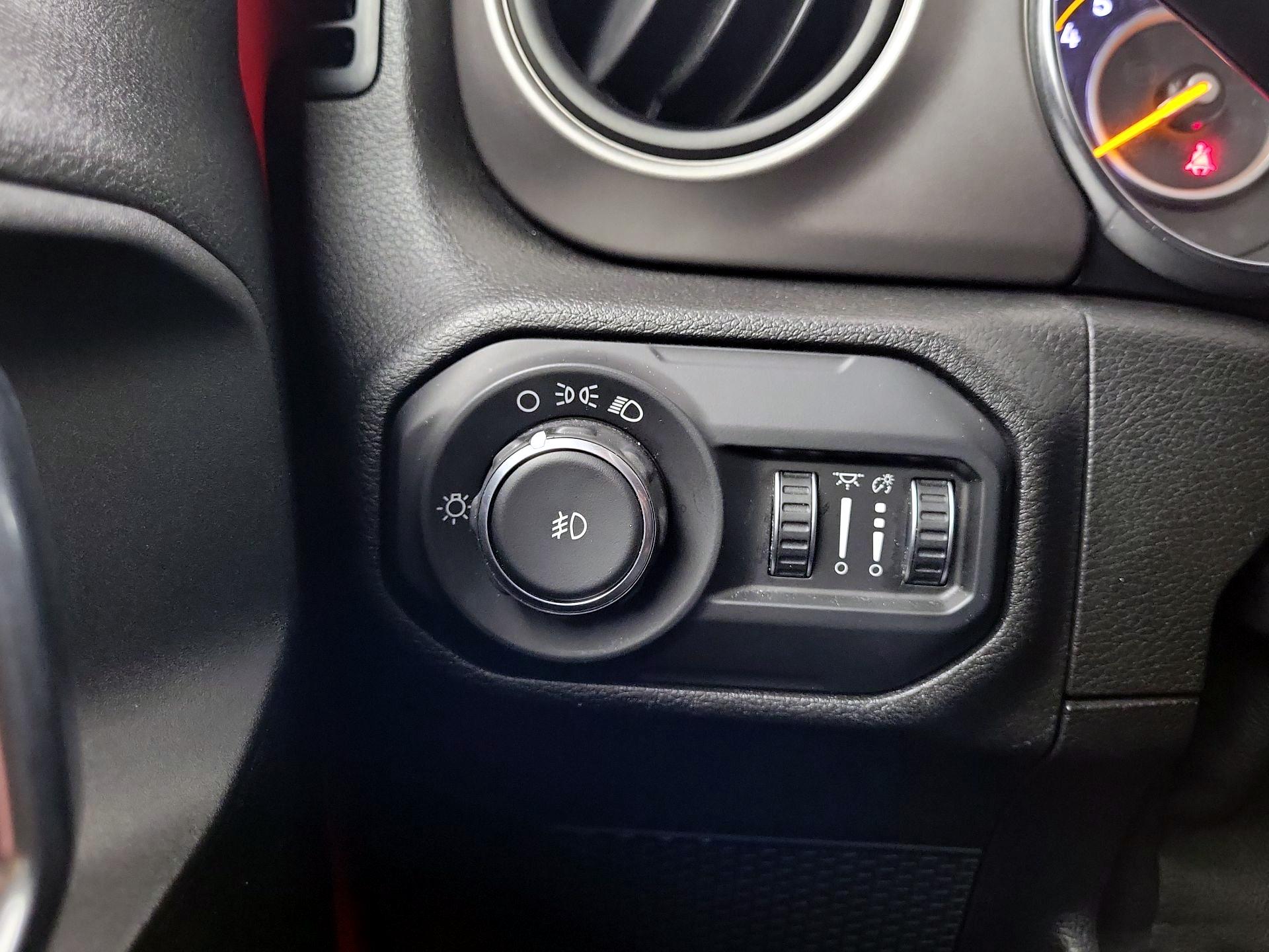 Thumbnail: 2019 Jeep Wrangler - 13