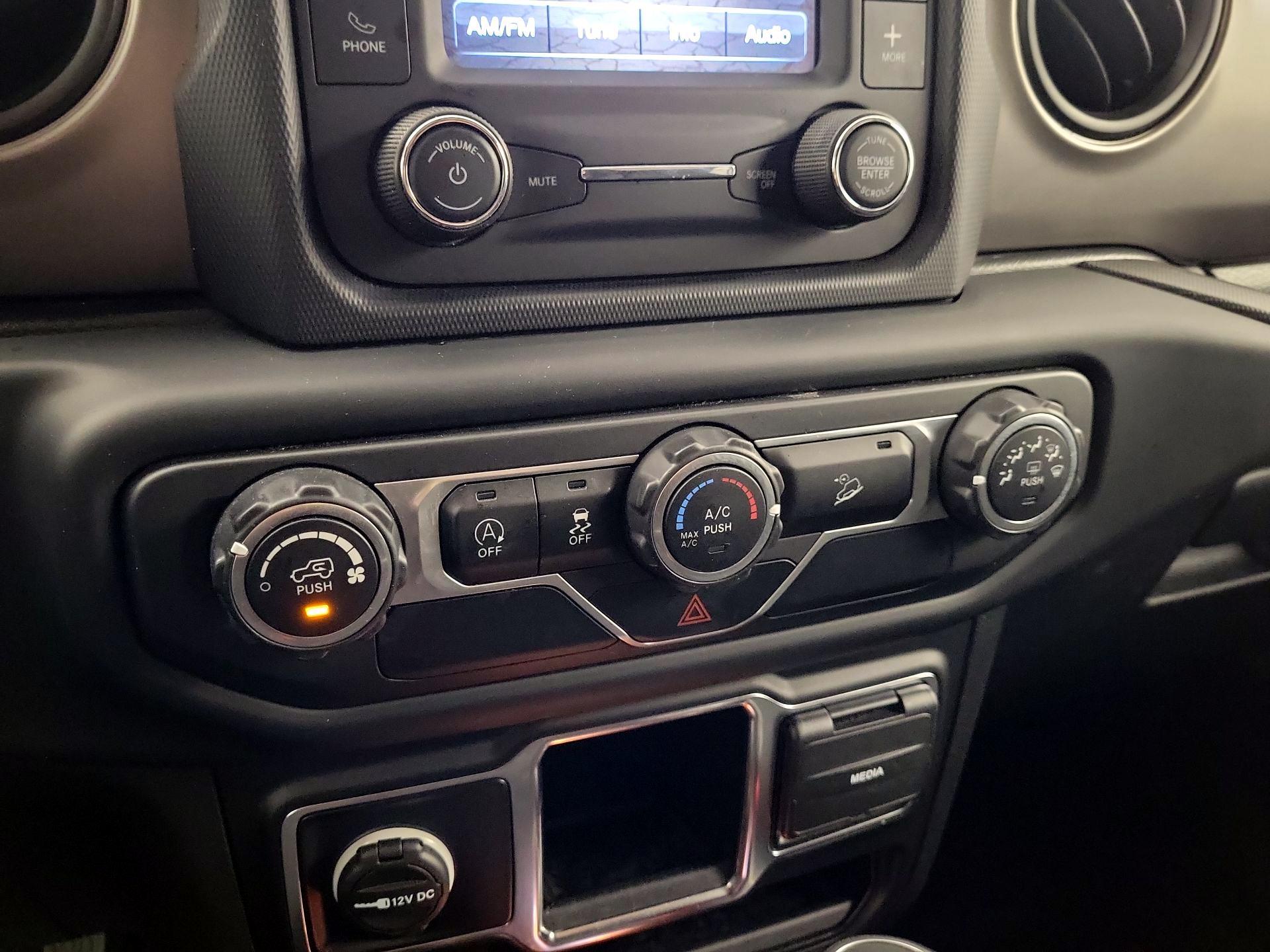 Thumbnail: 2019 Jeep Wrangler - 16
