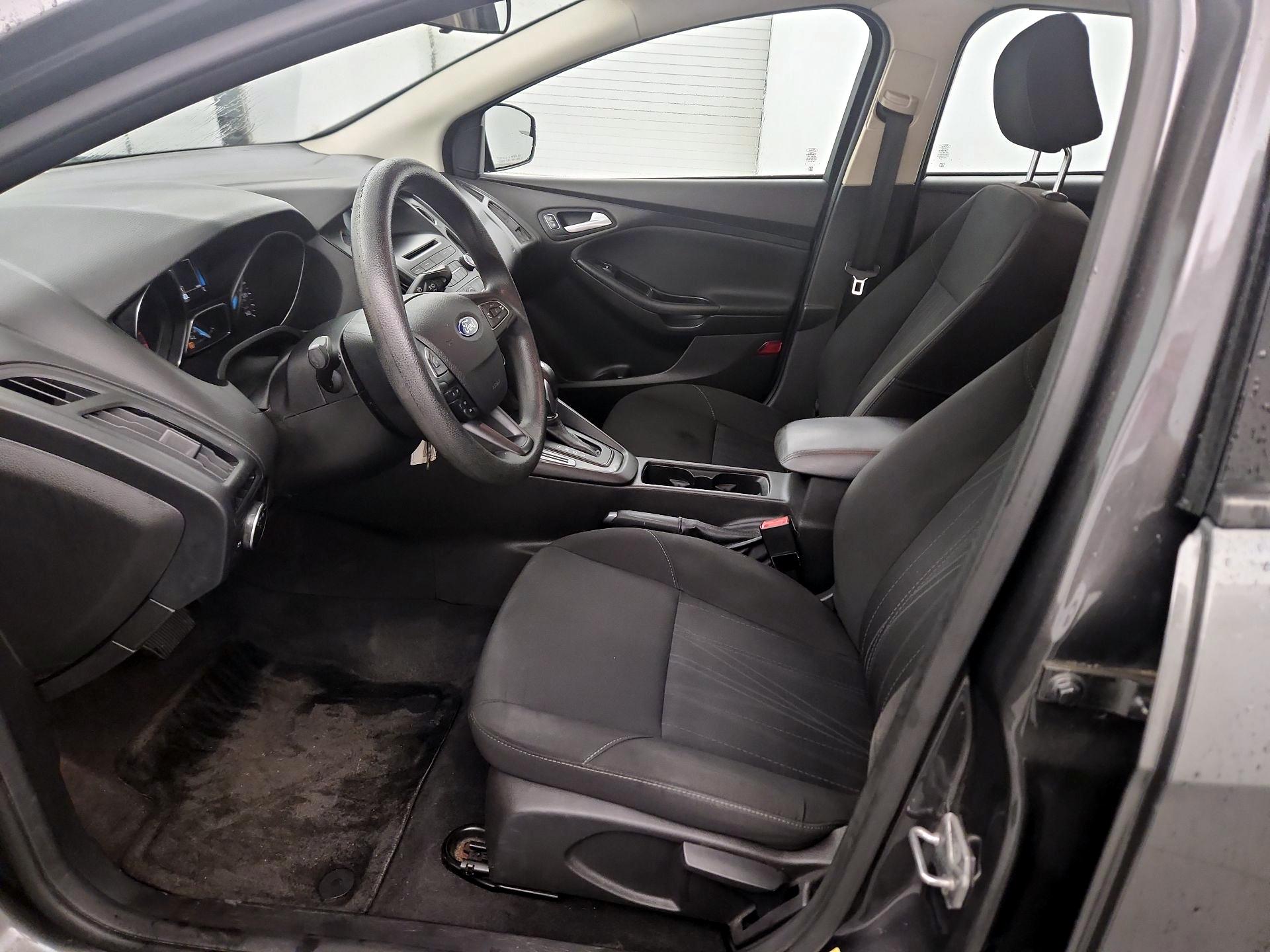 Thumbnail: 2015 Ford Focus - 9