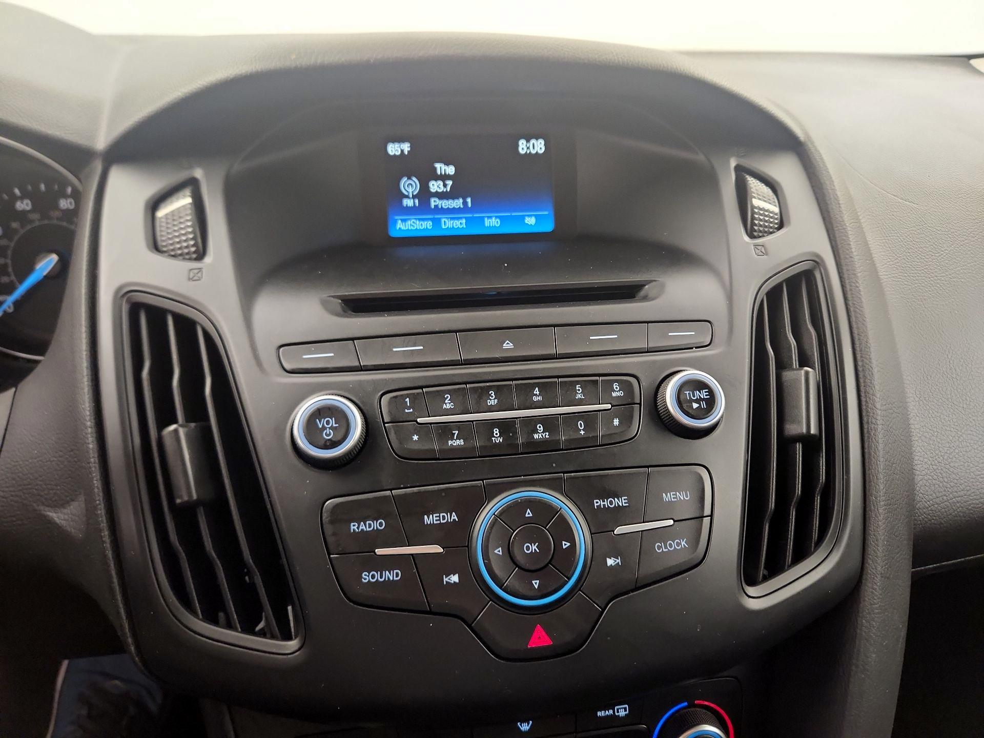 Thumbnail: 2015 Ford Focus - 12