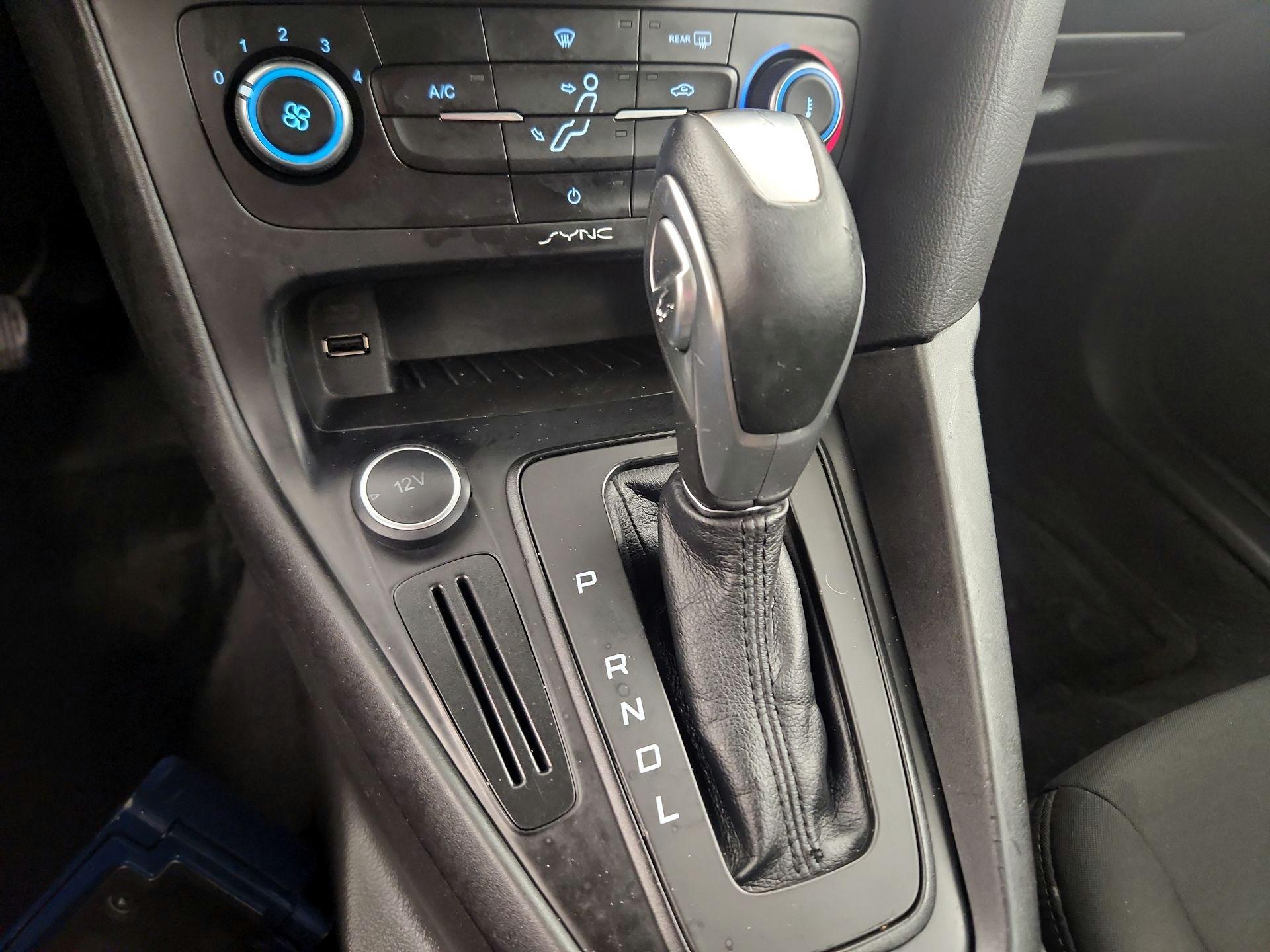 Thumbnail: 2015 Ford Focus - 14