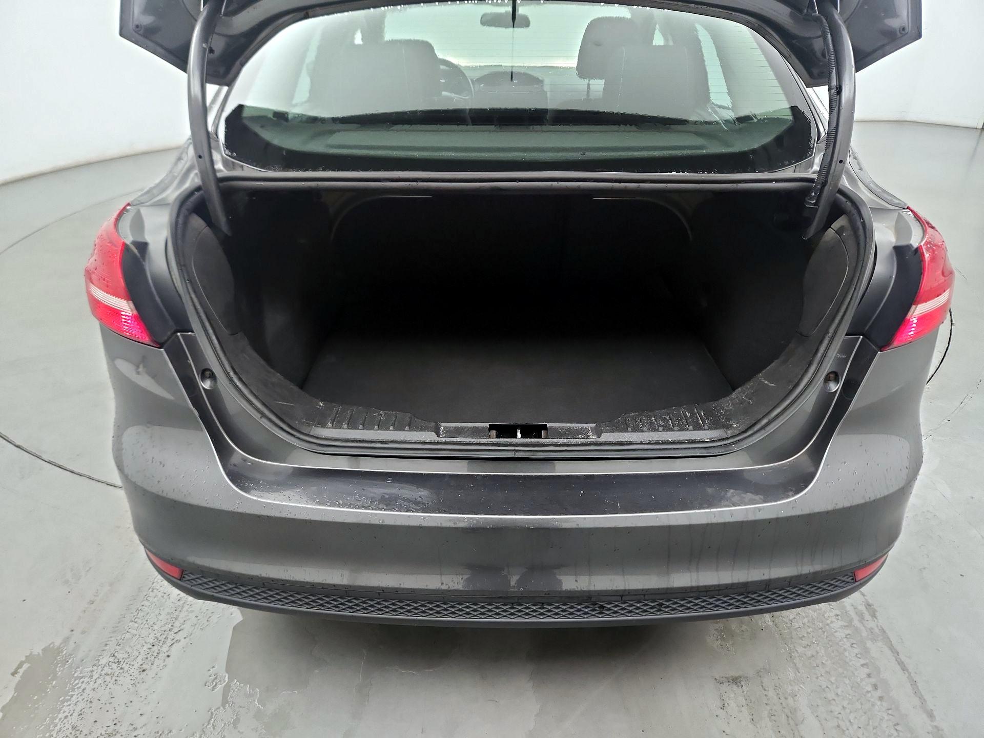 Thumbnail: 2015 Ford Focus - 17