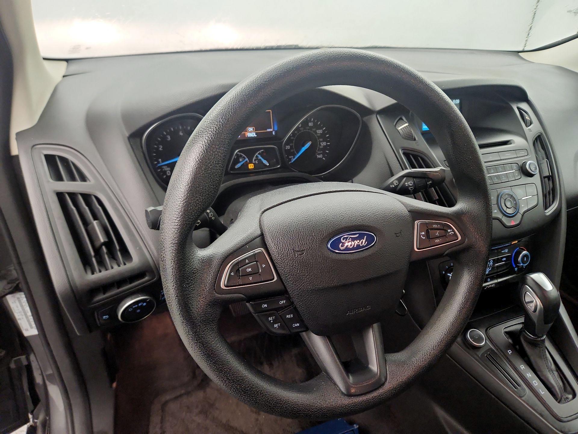 Thumbnail: 2015 Ford Focus - 8