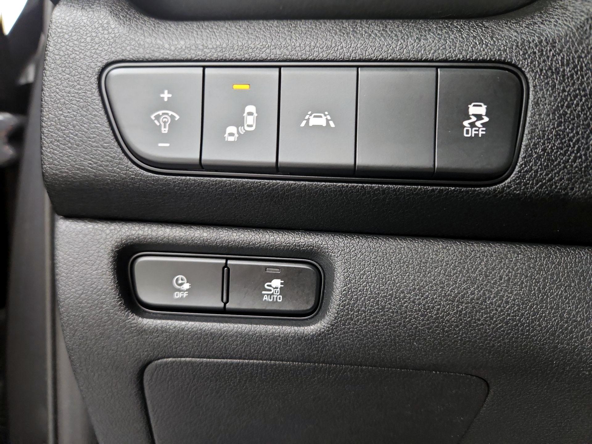 Thumbnail: 2020 Kia Niro - 13