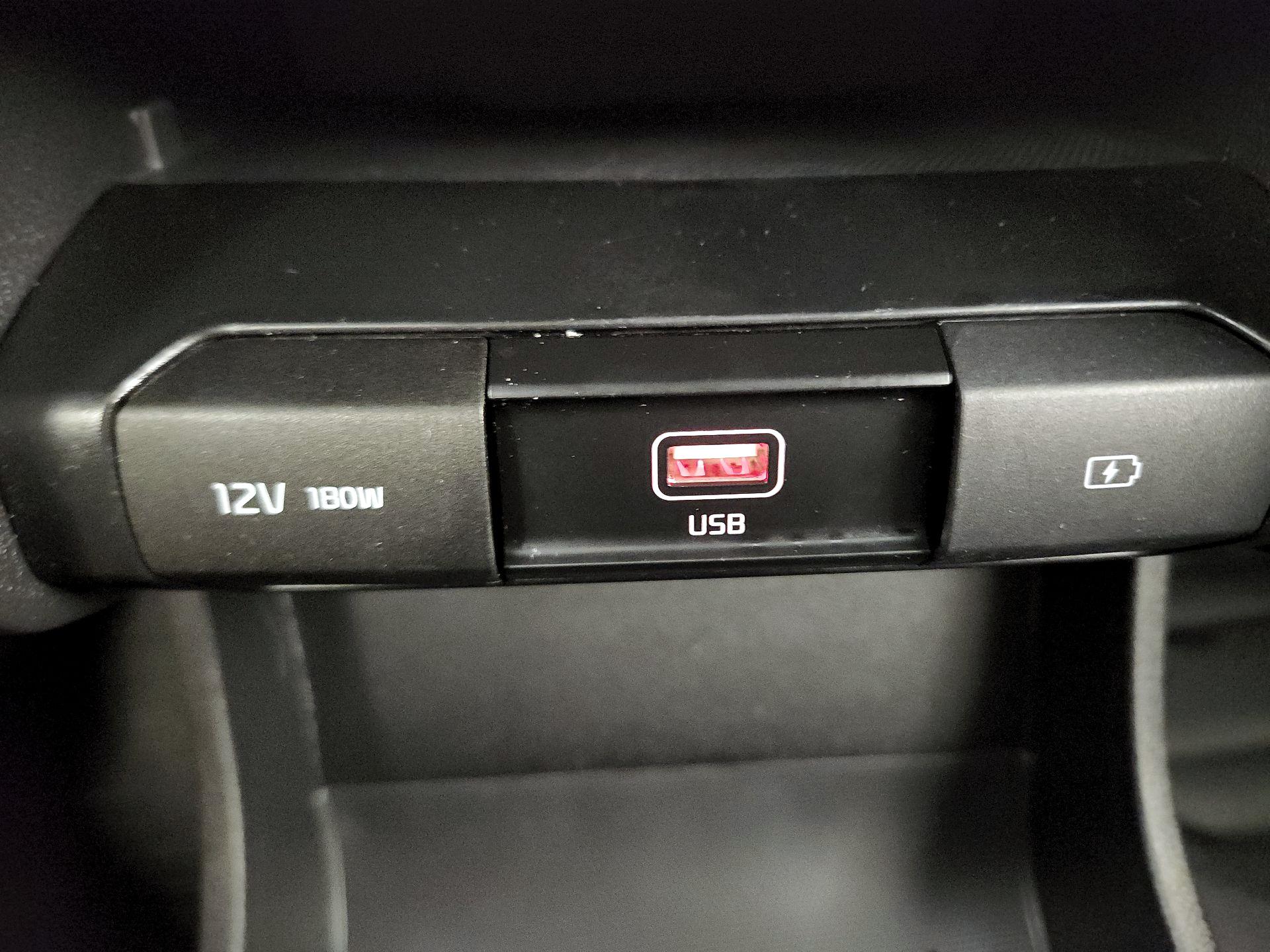 Thumbnail: 2020 Kia Niro - 18