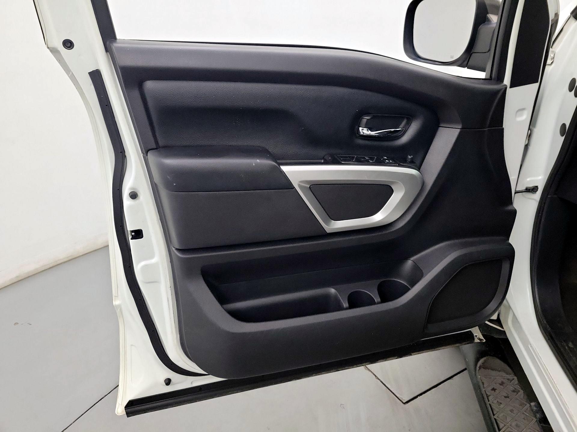 Thumbnail: 2017 Nissan Titan - 10