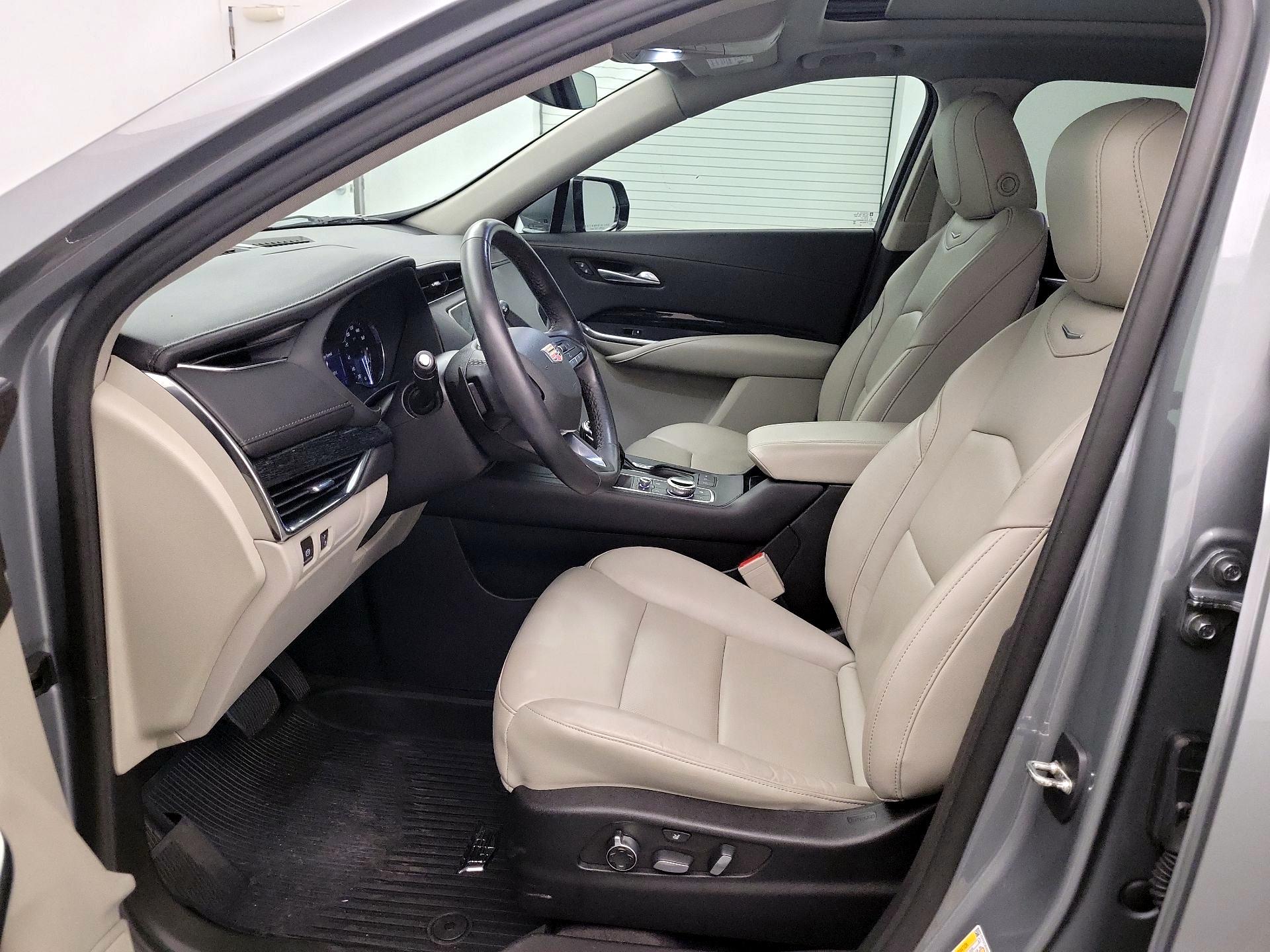 Thumbnail: 2023 Cadillac XT4 - 11