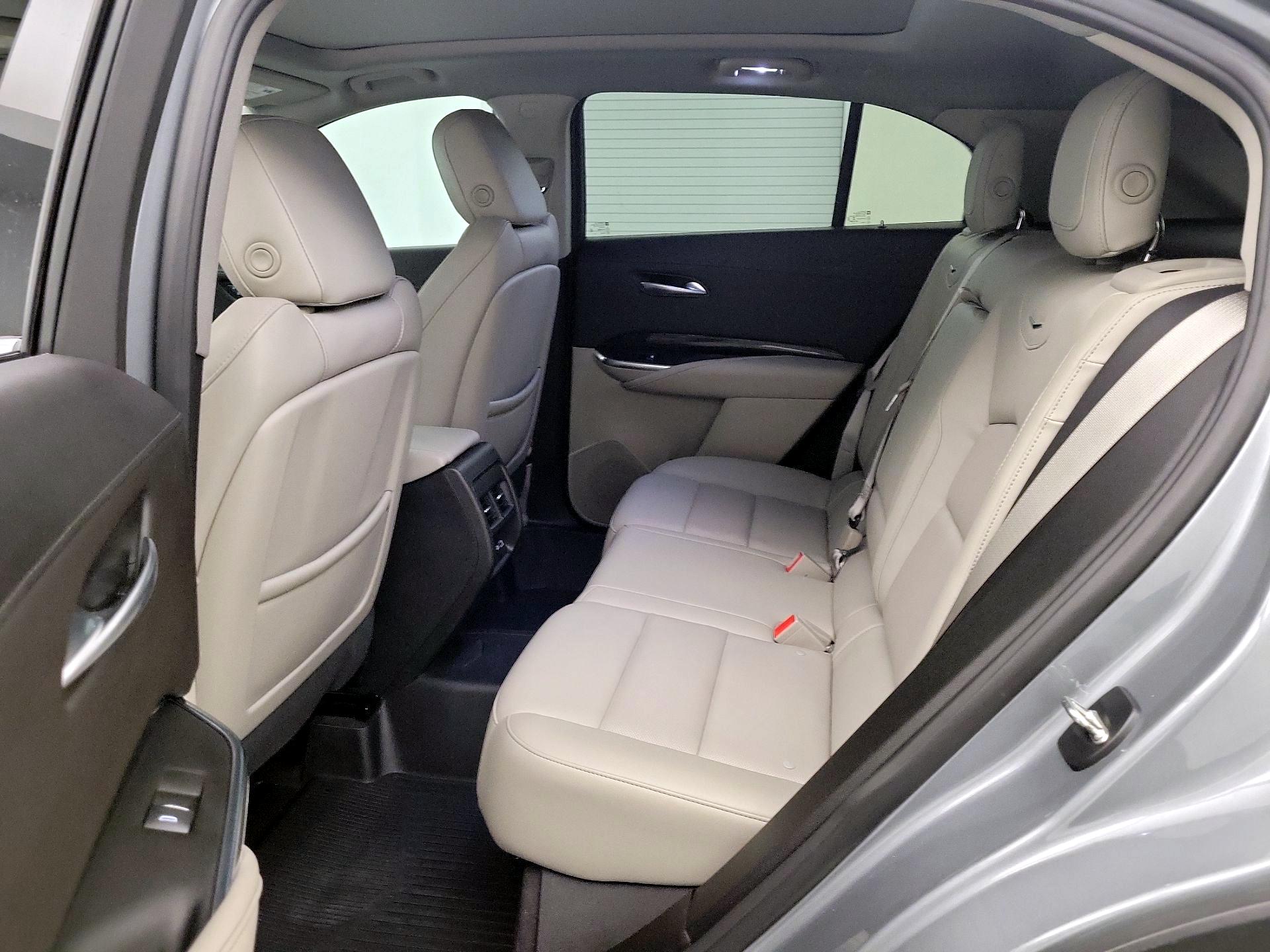 Thumbnail: 2023 Cadillac XT4 - 20