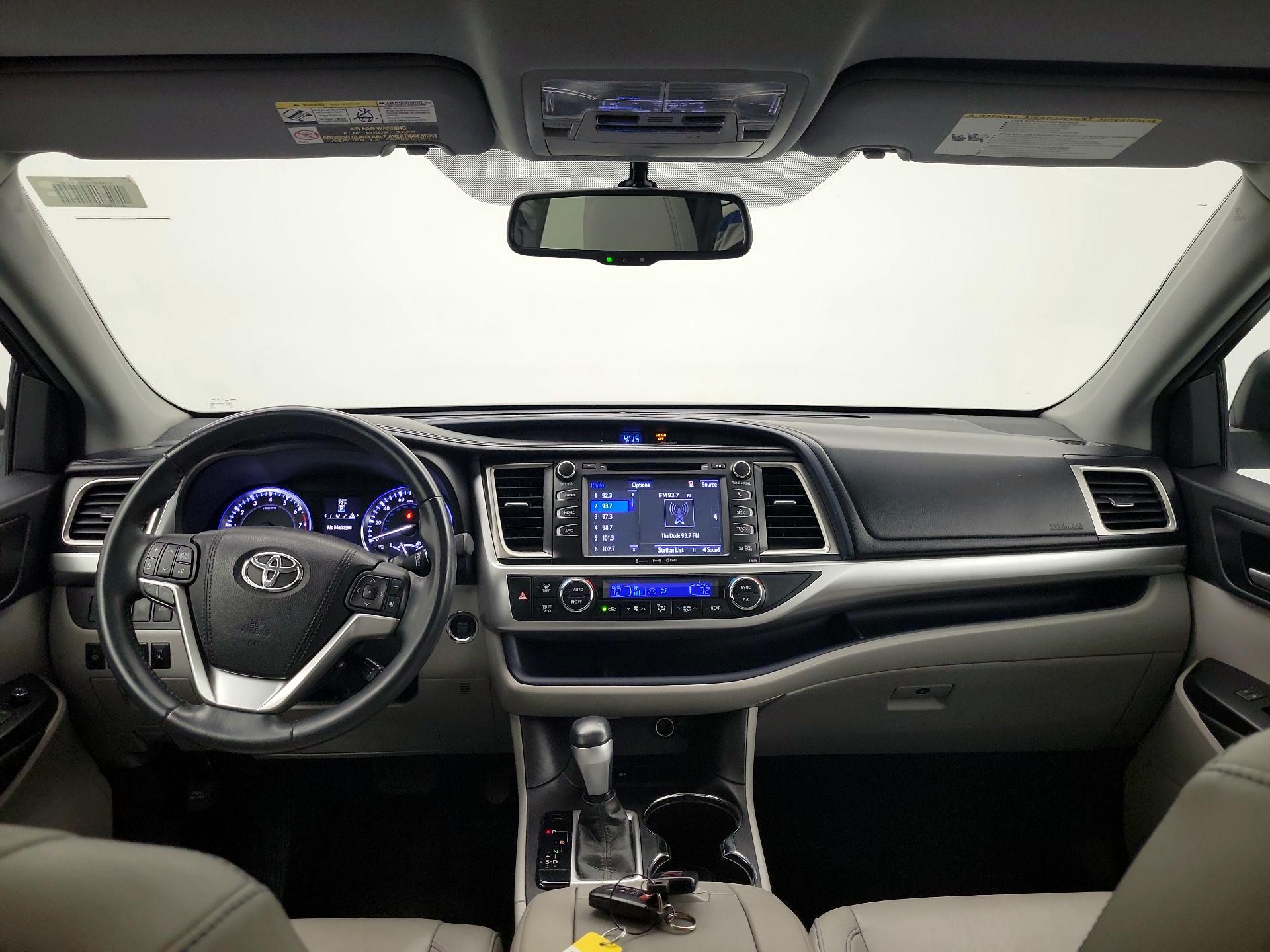 Thumbnail: 2016 Toyota Highlander - 9