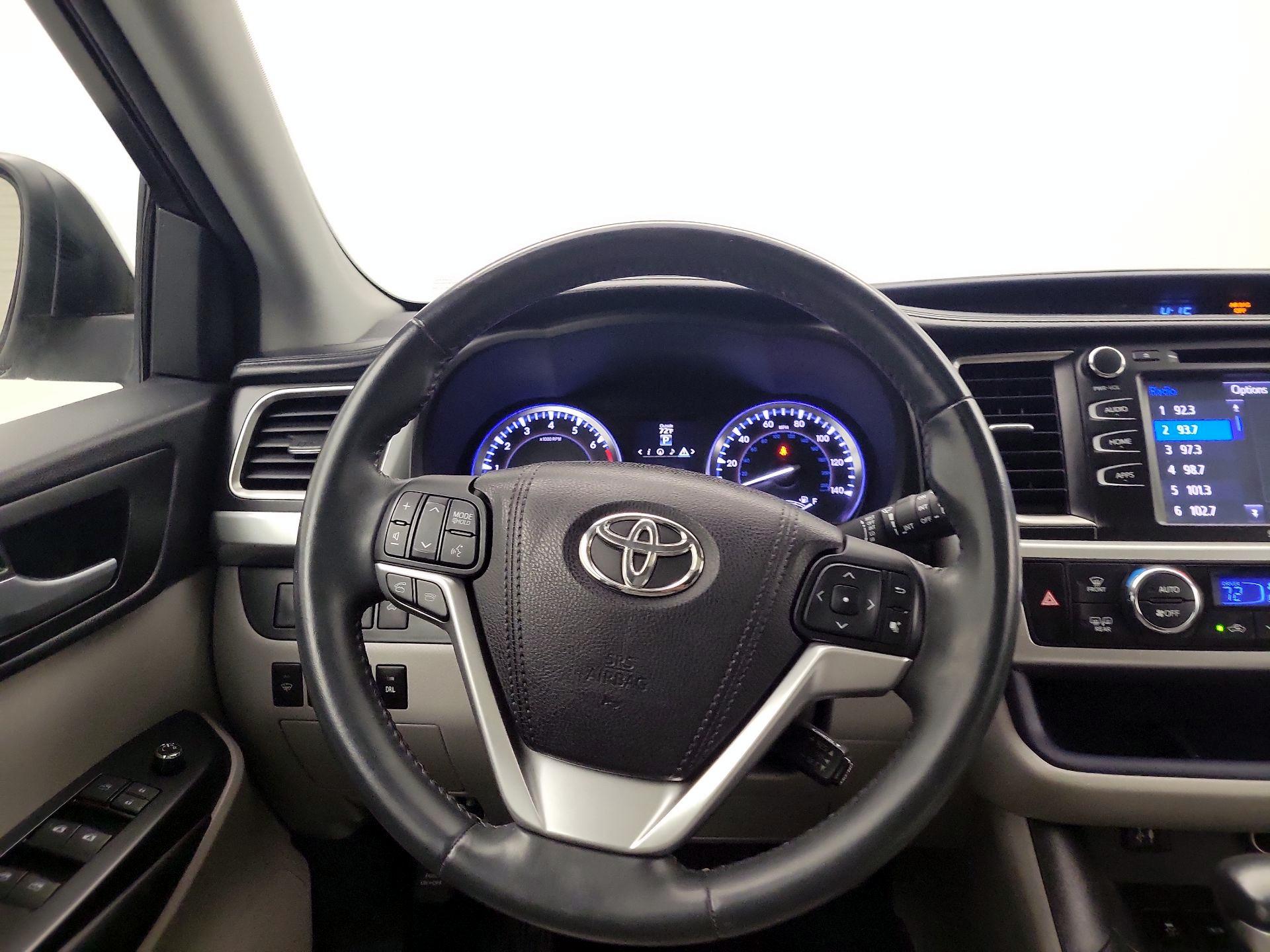 Thumbnail: 2016 Toyota Highlander - 10