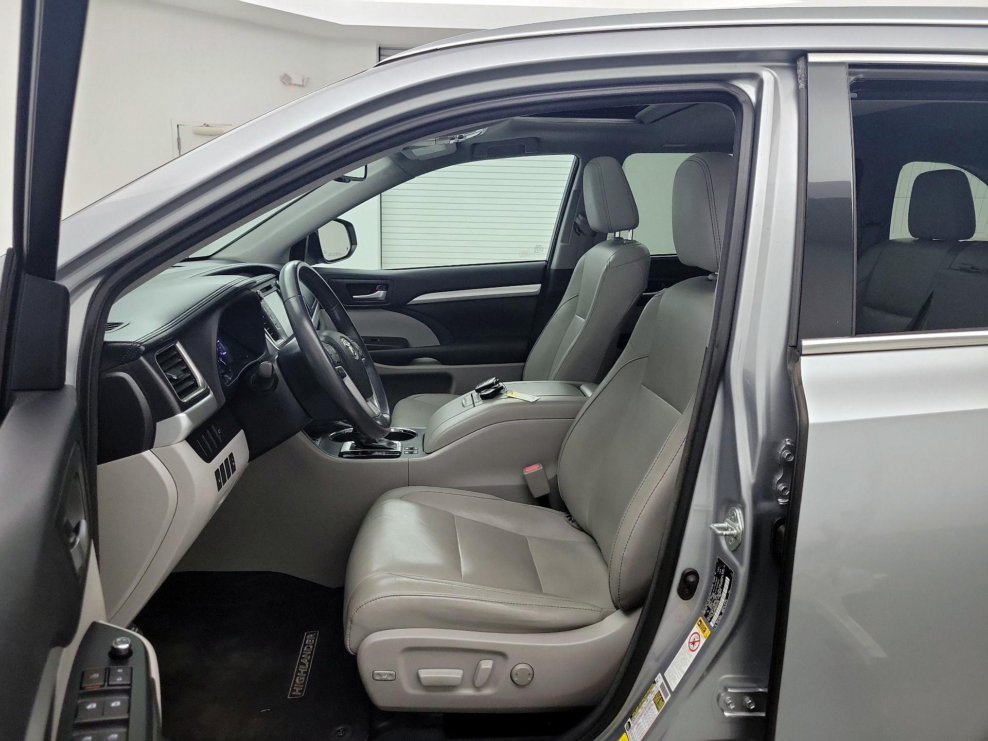 Thumbnail: 2016 Toyota Highlander - 11