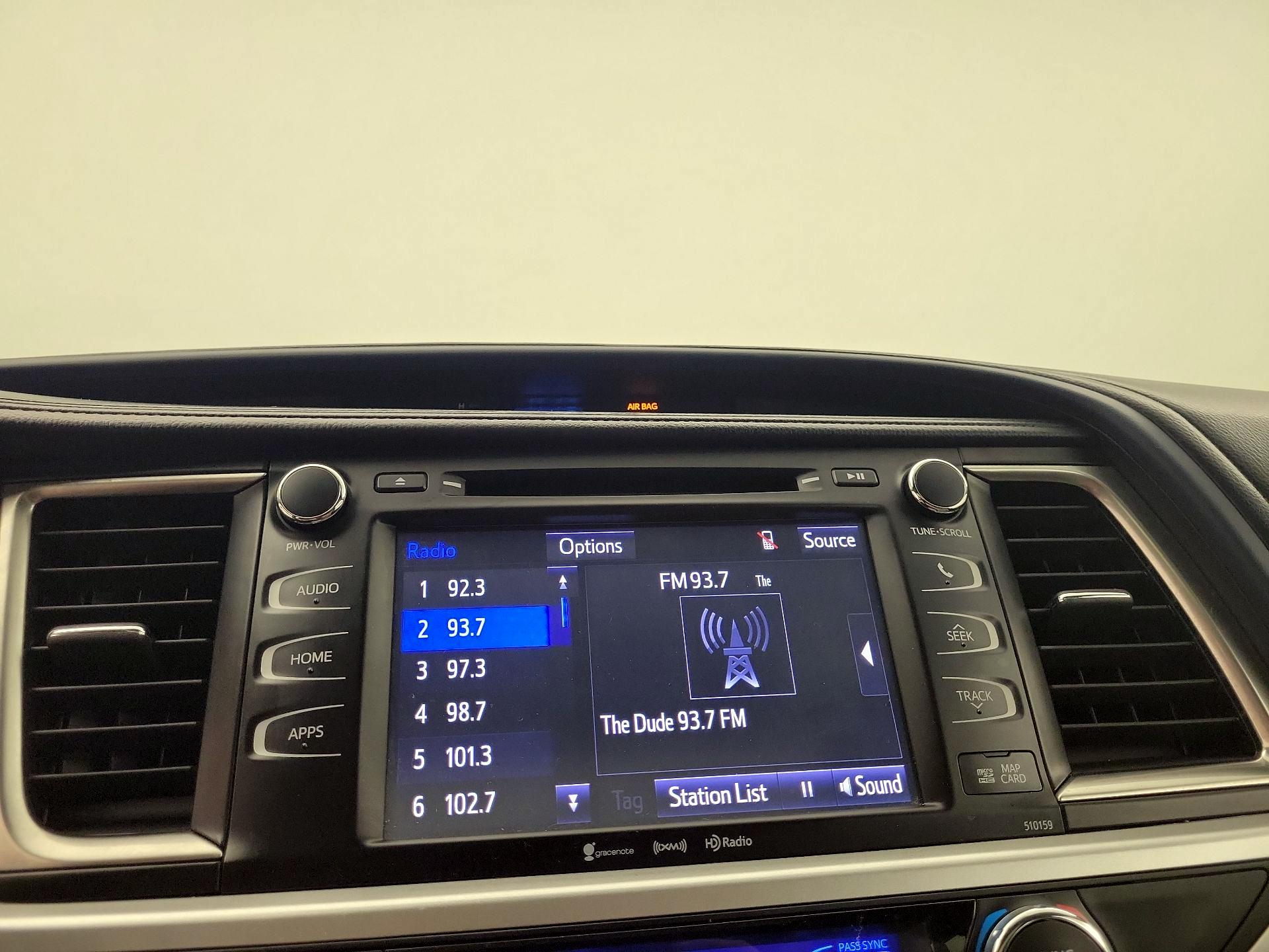 Thumbnail: 2016 Toyota Highlander - 15