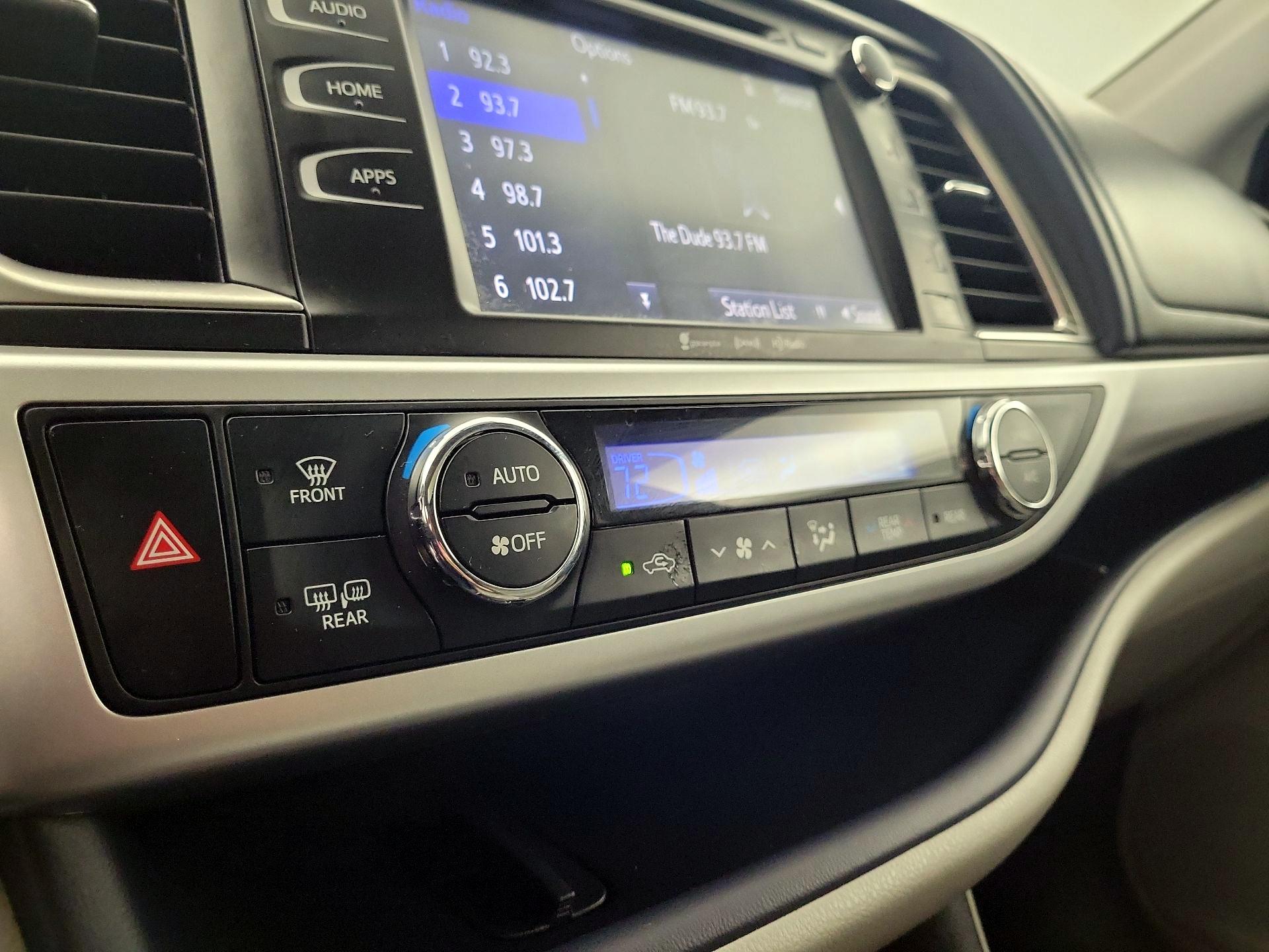Thumbnail: 2016 Toyota Highlander - 16